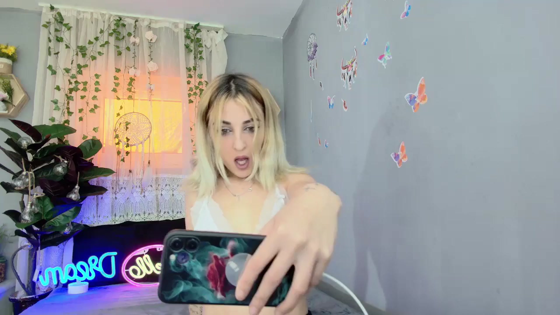 Gallery image thumbnail from your_dream's myfreecams stream on, 04/03/2025, 12:04 image 5 of 20