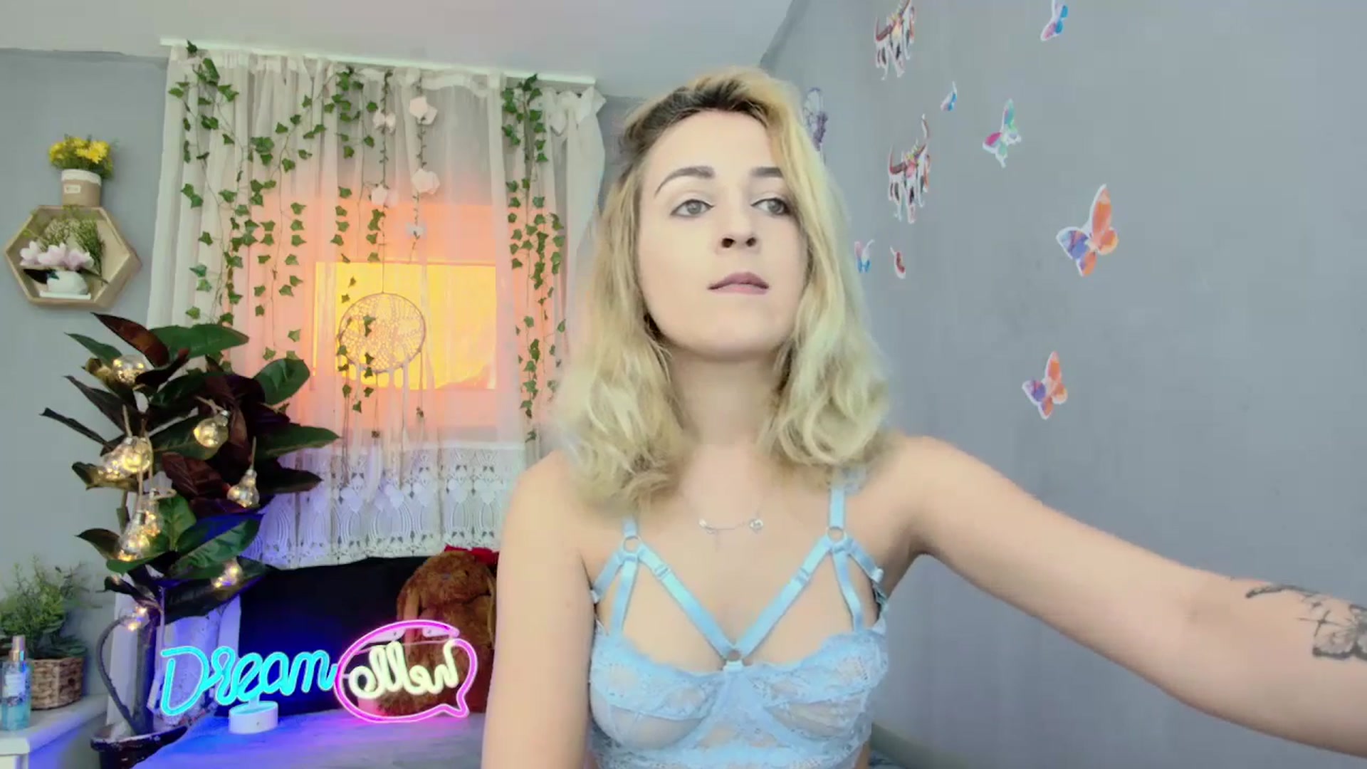 Gallery image thumbnail from your_dream's myfreecams stream on, 04/08/2025, 15:08 image 15 of 20