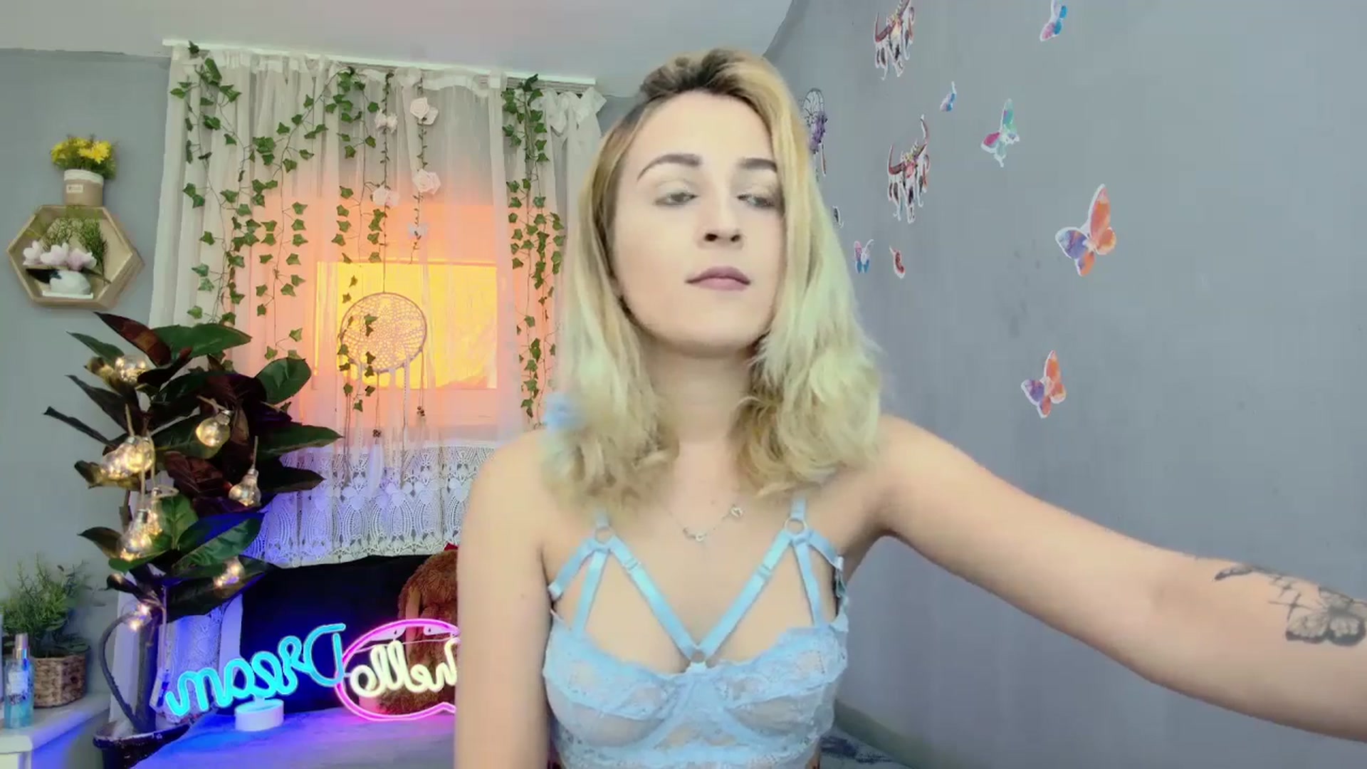 Gallery image thumbnail from your_dream's myfreecams stream on, 04/08/2025, 15:08 image 3 of 20