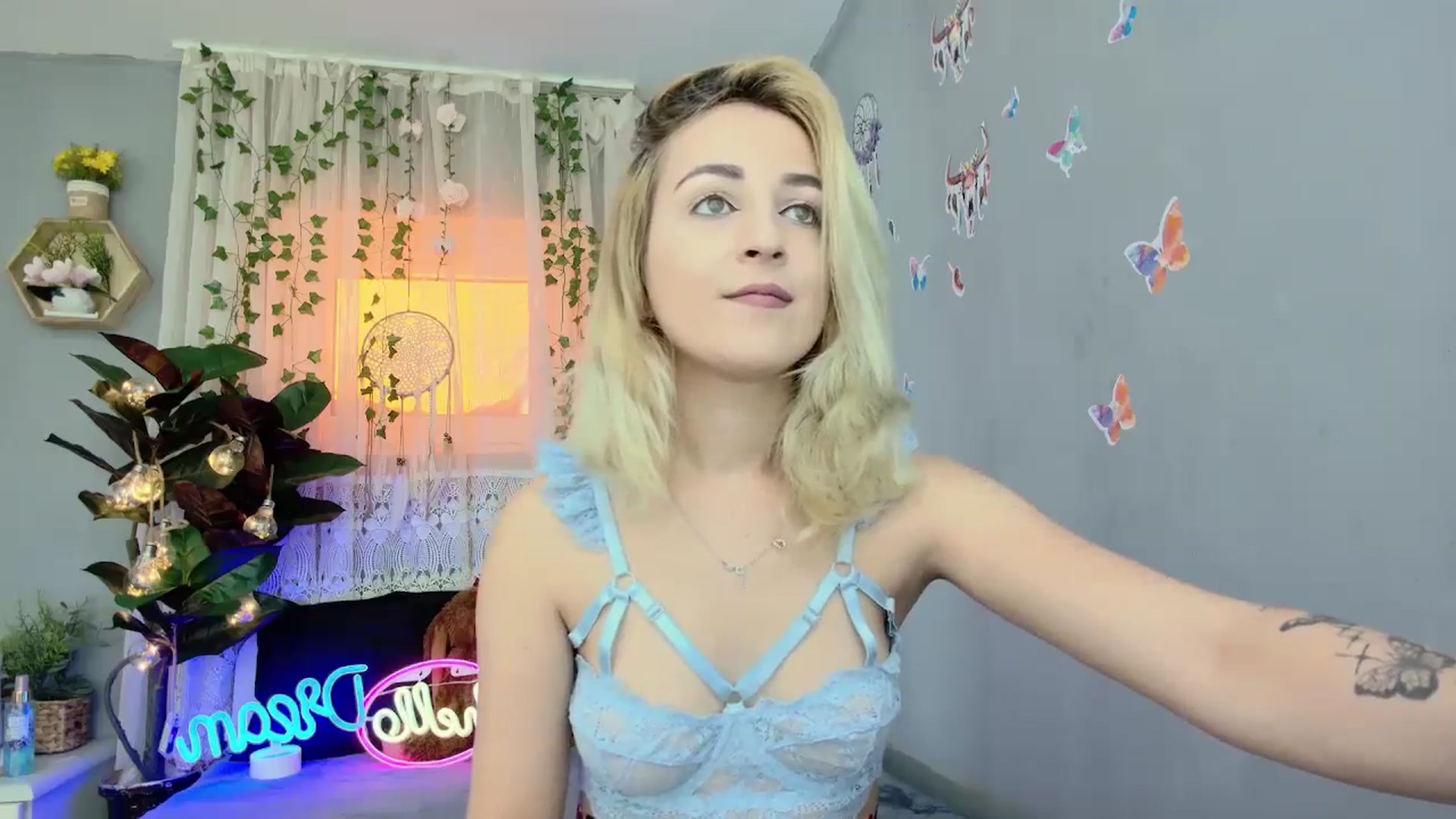 Gallery image thumbnail from your_dream's myfreecams stream on, 04/08/2025, 15:08 image 4 of 20