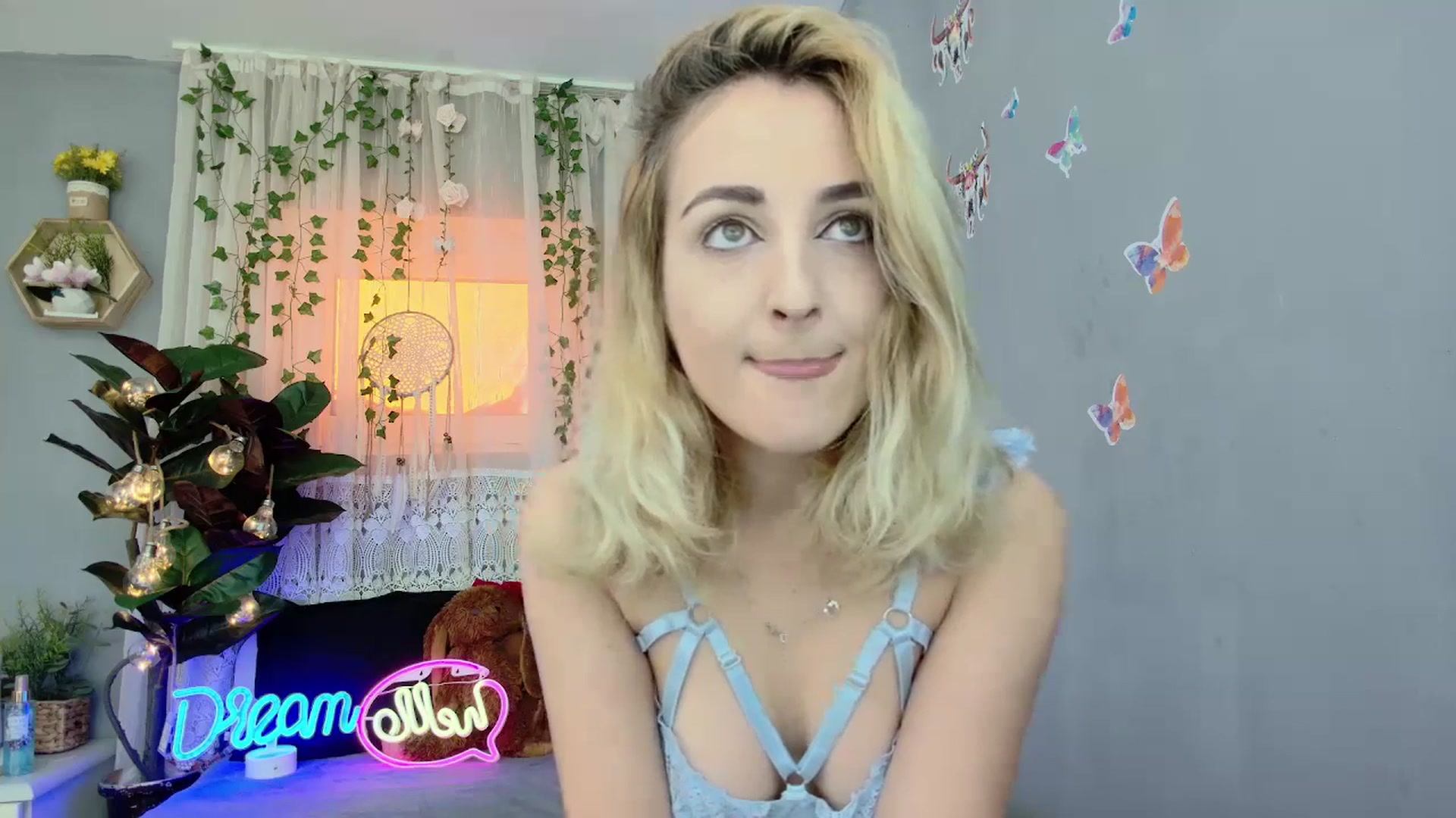 Gallery image thumbnail from your_dream's myfreecams stream on, 04/08/2025, 15:08 image 11 of 20