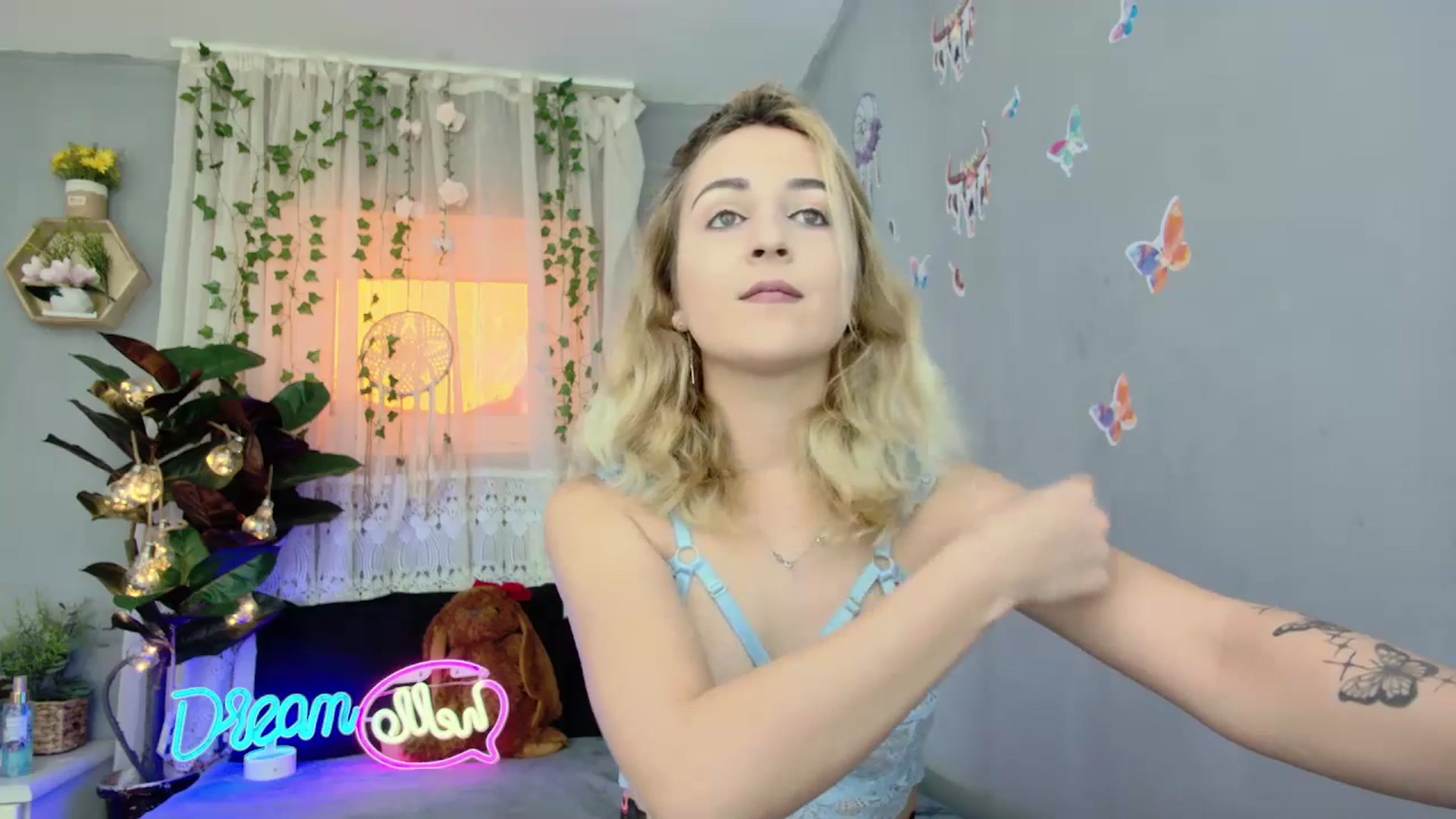 Gallery image thumbnail from your_dream's myfreecams stream on, 04/08/2025, 15:08 image 7 of 20