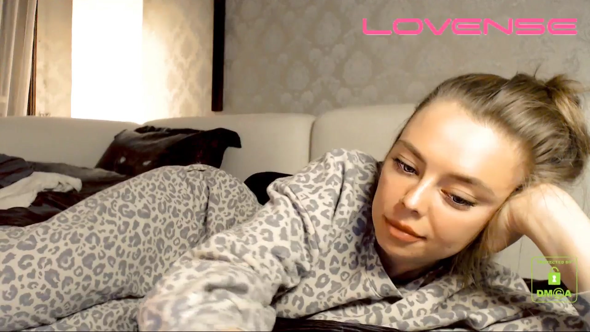 Gallery image thumbnail from your_eyecandy's myfreecams stream on, 03/20/2025, 02:43 image 9 of 20