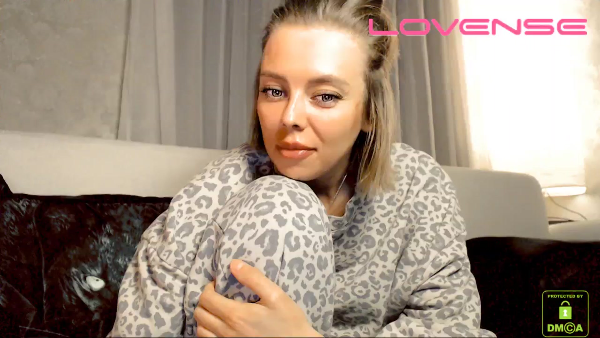 Gallery image thumbnail from your_eyecandy's myfreecams stream on, 04/27/2025, 24:27 image 7 of 20
