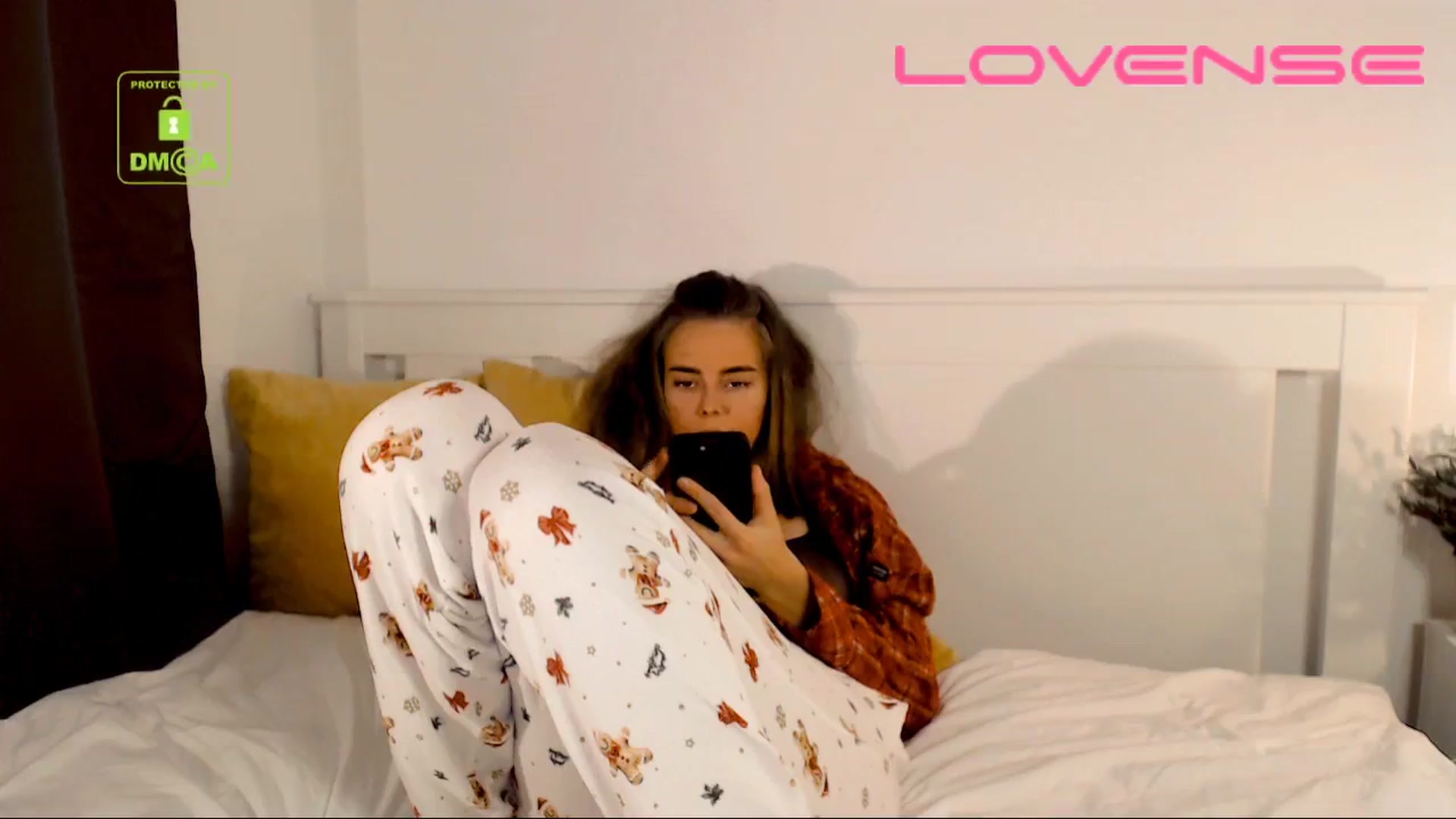 Gallery image thumbnail from your_eyecandy's myfreecams stream on, 12/14/2025, 19:19 image 16 of 20