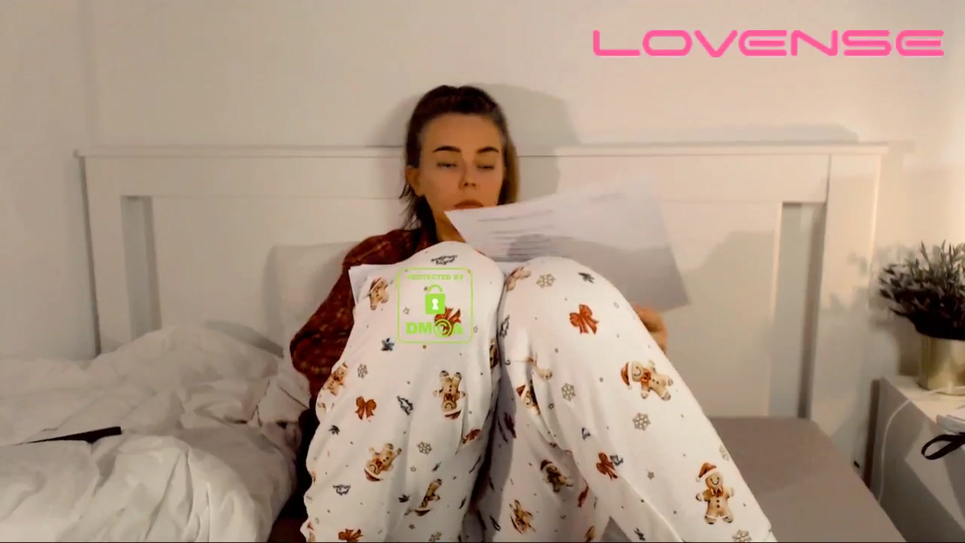 Gallery image thumbnail from your_eyecandy's myfreecams stream on, 12/16/2025, 20:25 image 18 of 20