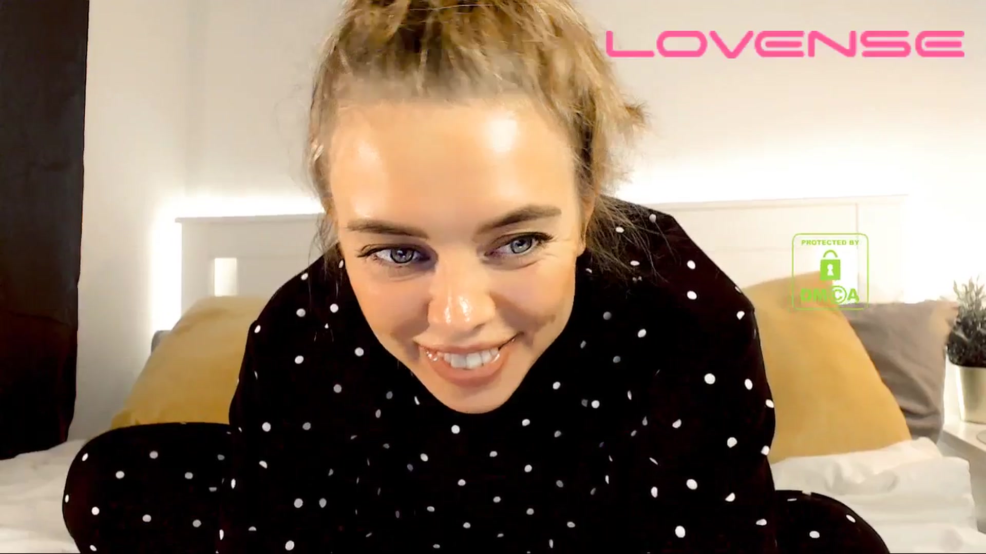 Gallery image thumbnail from your_eyecandy's myfreecams stream on, 02/05/2026, 18:01 image 13 of 20