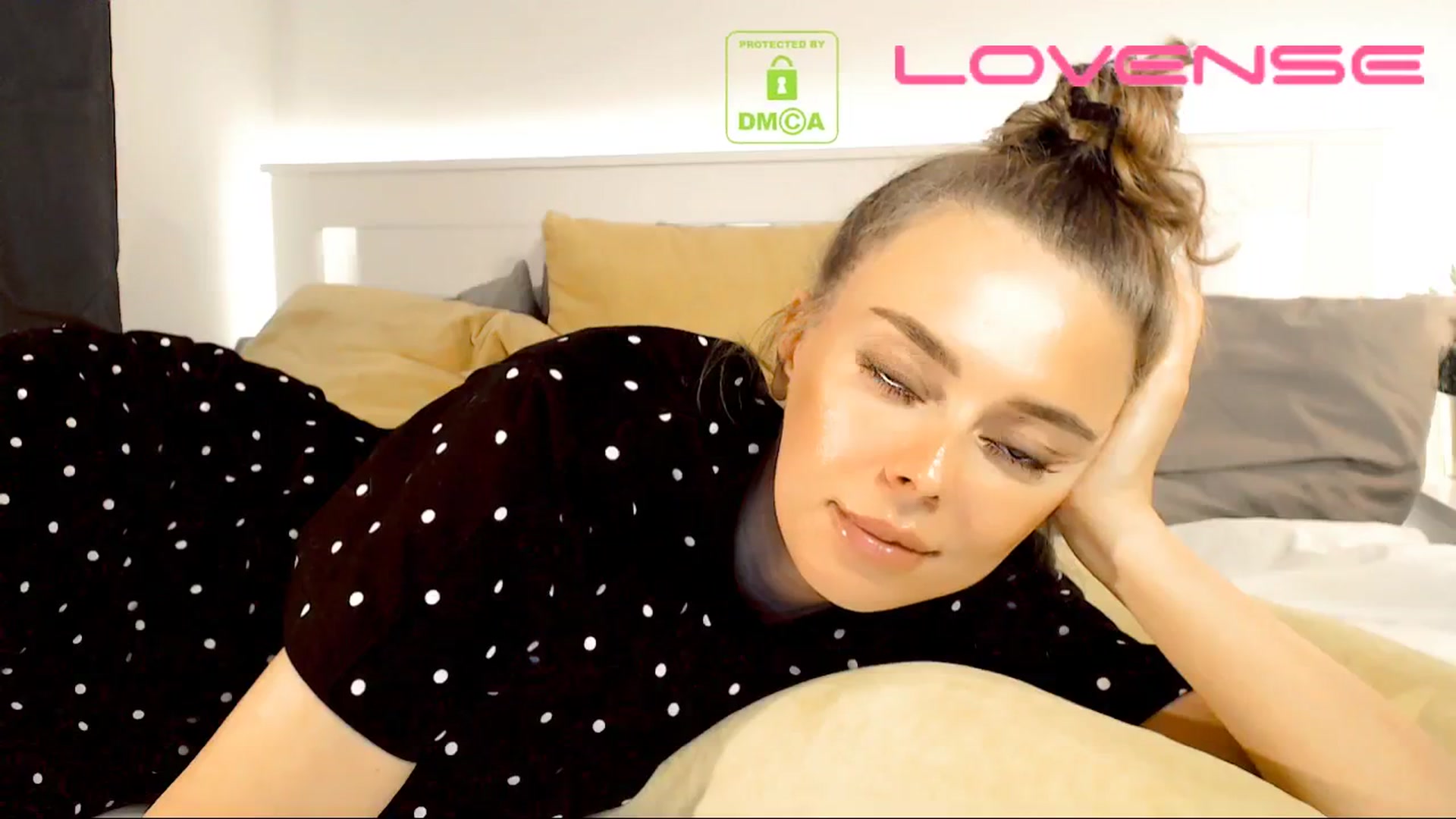 Gallery image thumbnail from your_eyecandy's myfreecams stream on, 02/05/2026, 18:01 image 19 of 20