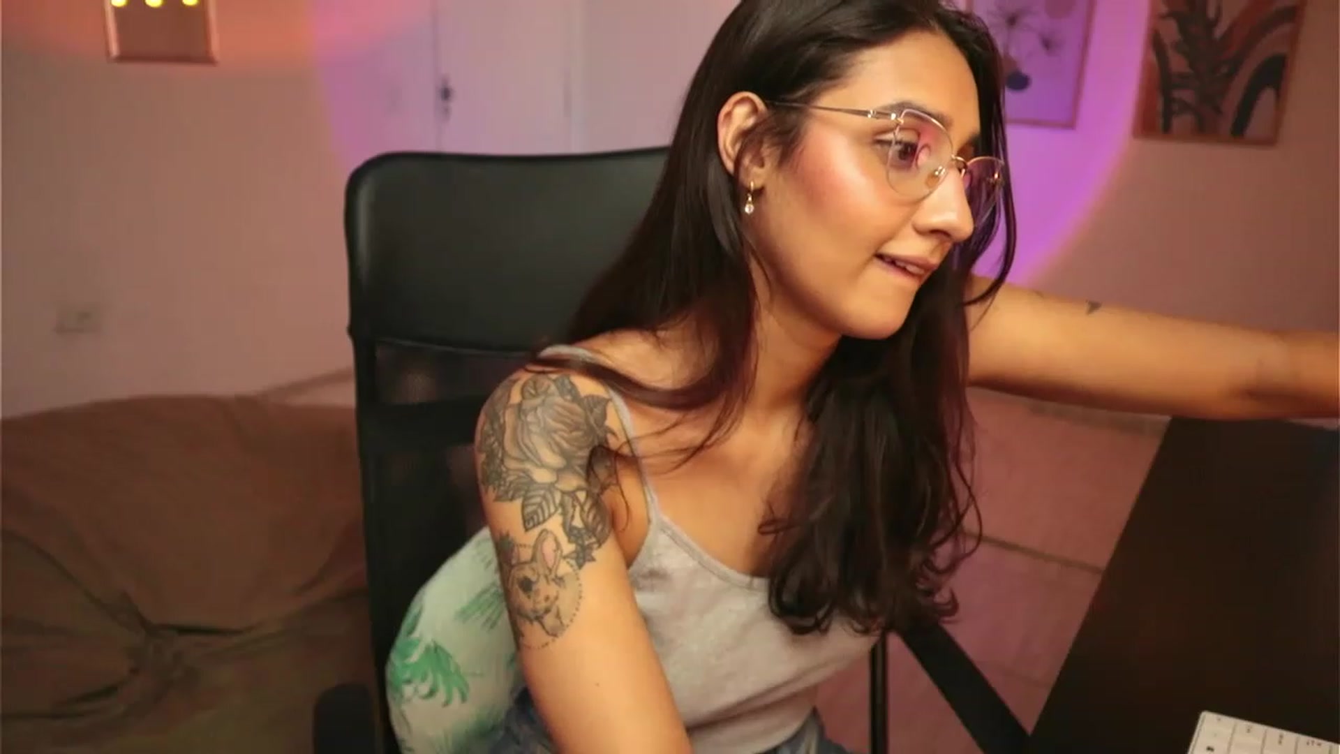Gallery image thumbnail from yourboo_'s myfreecams stream on, 11/20/2022, 22:24 image 7 of 20