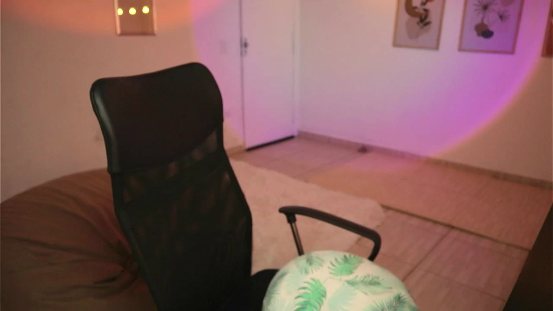 Gallery image thumbnail from yourboo_'s myfreecams stream on, 11/20/2022, 22:24 image 18 of 20