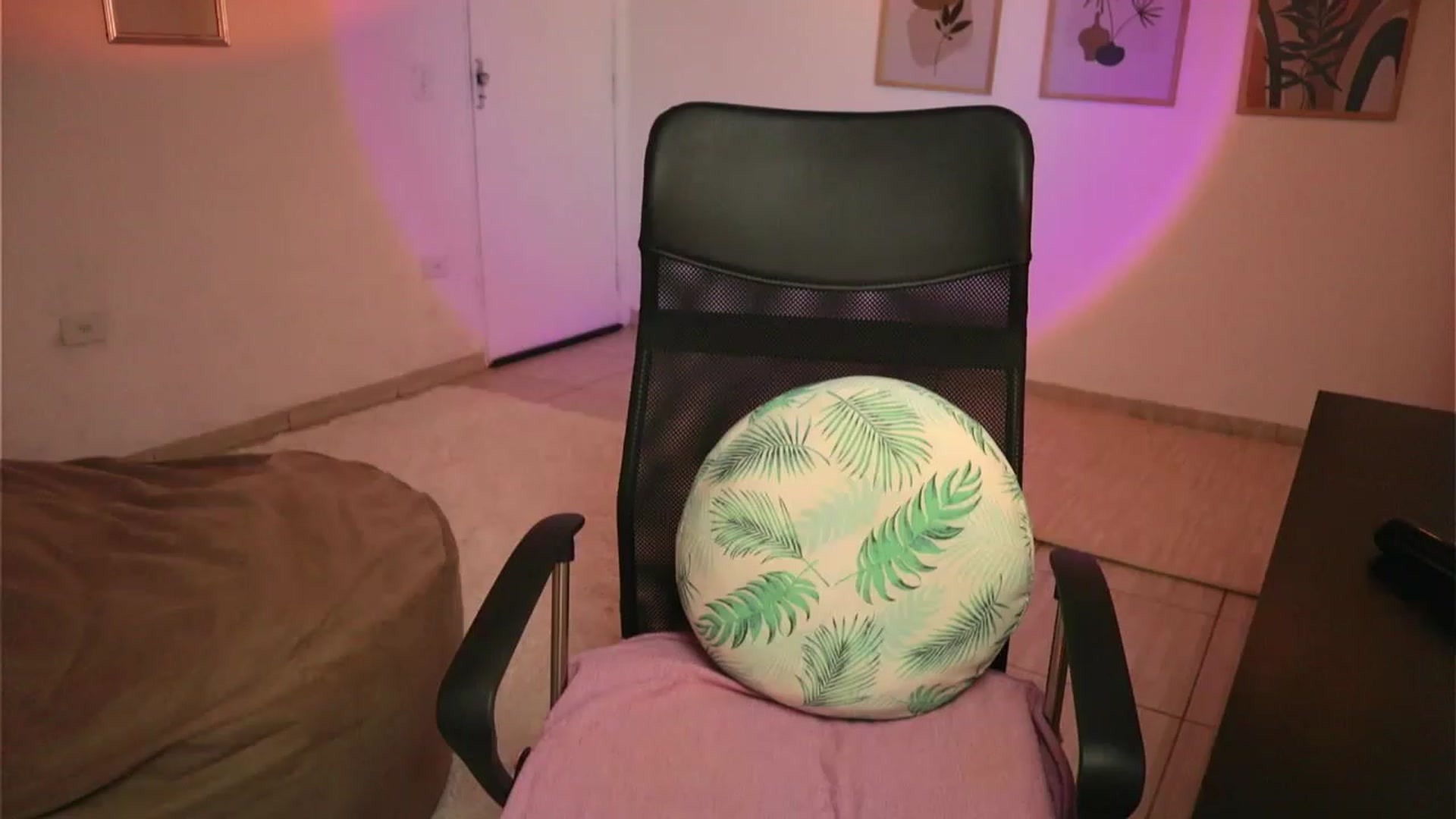 Gallery image thumbnail from yourboo_'s myfreecams stream on, 11/27/2022, 07:59 image 13 of 20