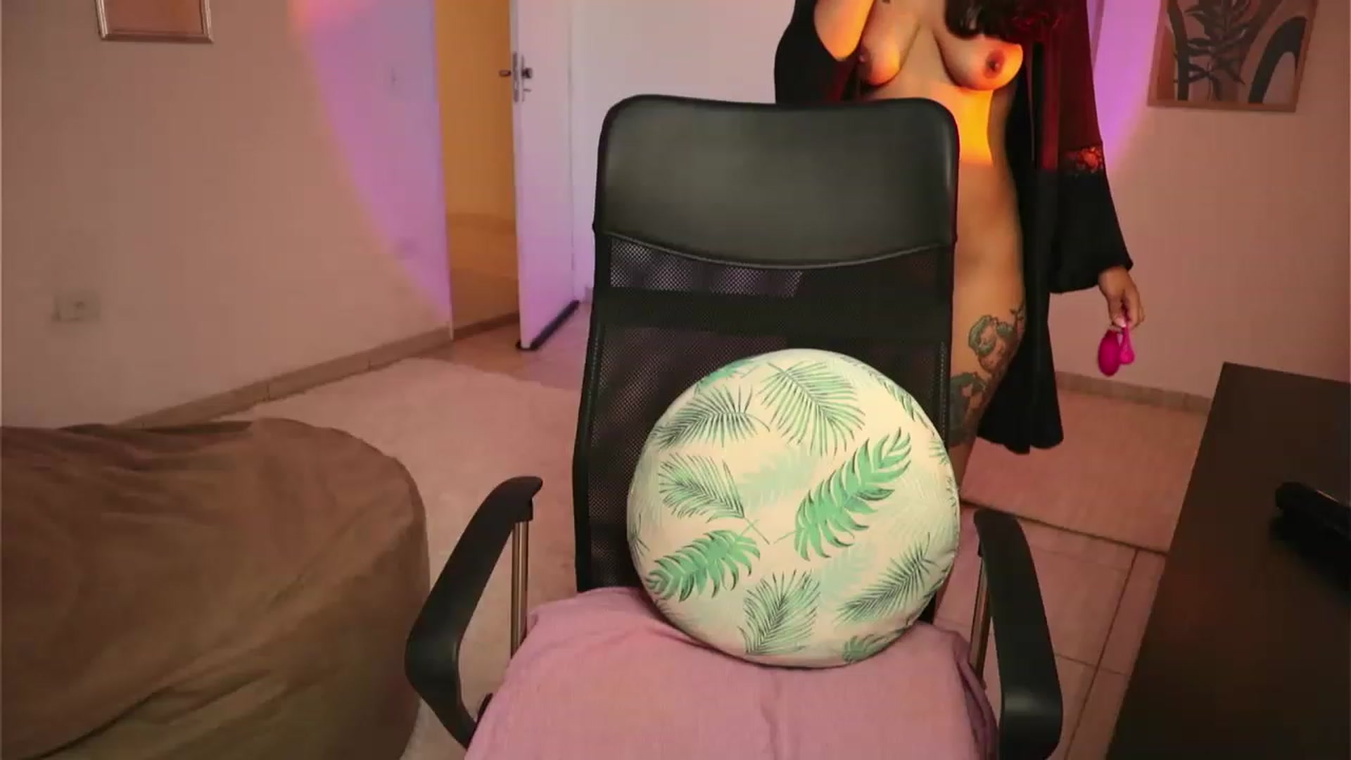 Gallery image thumbnail from yourboo_'s myfreecams stream on, 11/27/2022, 07:59 image 14 of 20