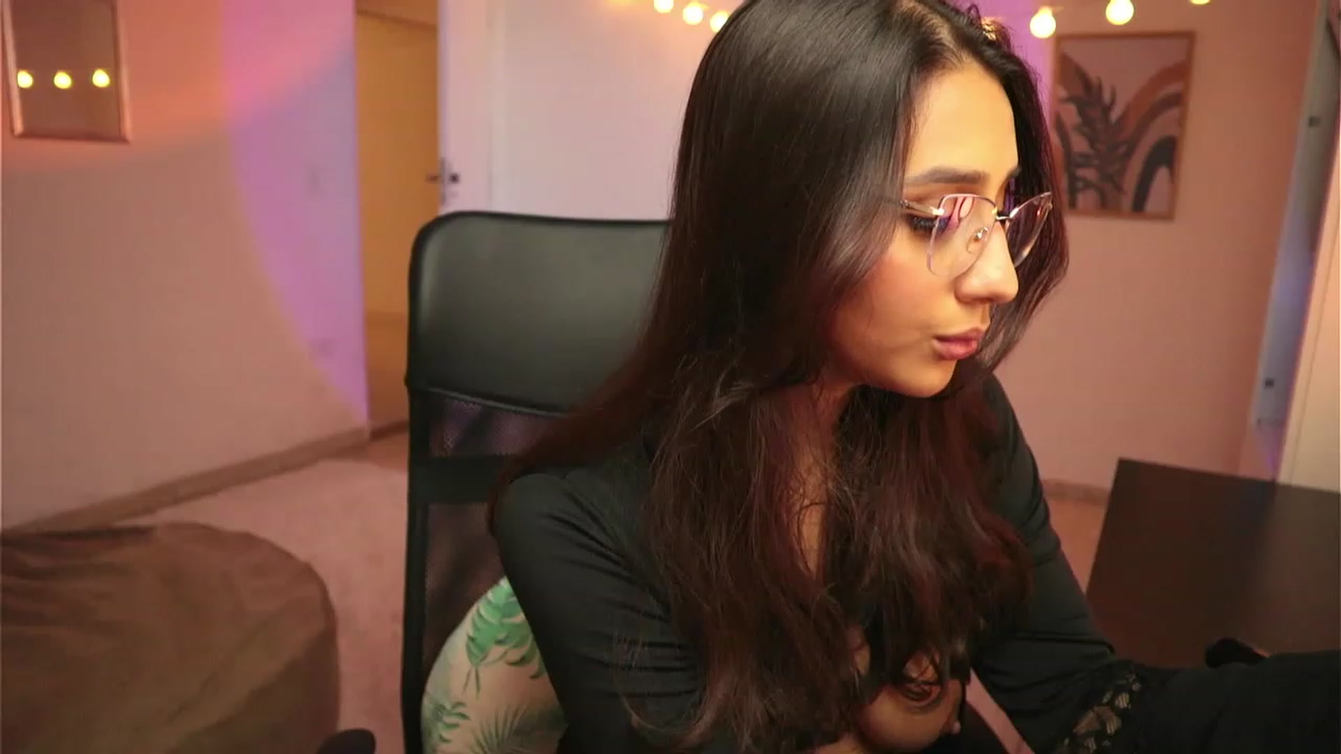 Gallery image thumbnail from yourboo_'s myfreecams stream on, 11/27/2022, 09:15 image 9 of 20