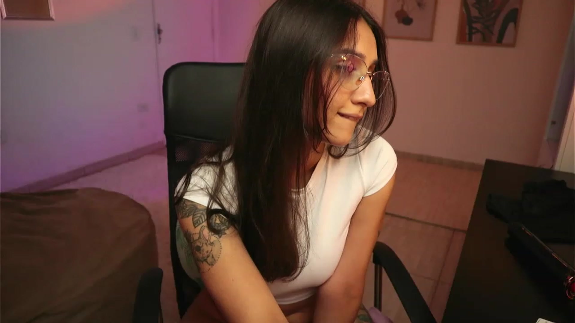 Gallery image thumbnail from yourboo_'s myfreecams stream on, 11/28/2022, 04:19 image 12 of 20