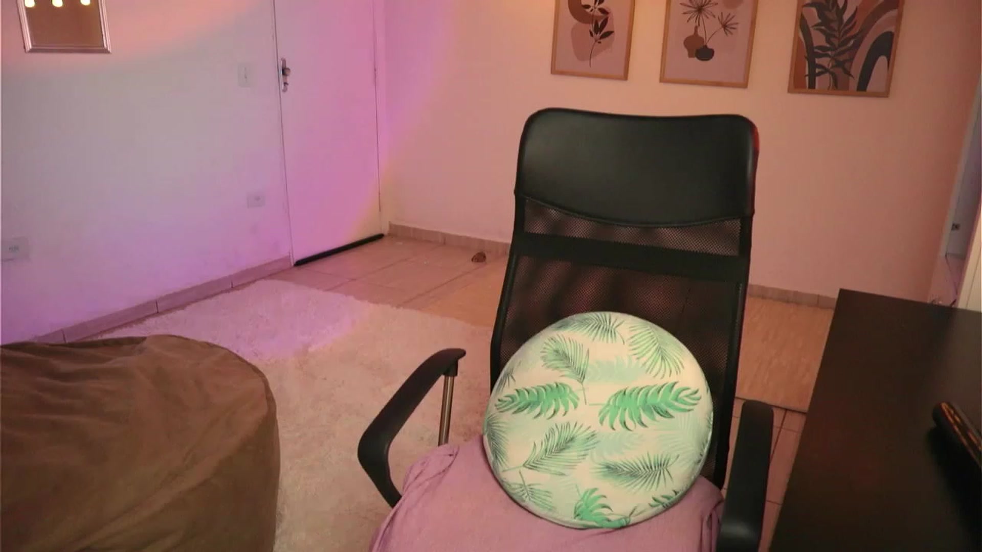 Gallery image thumbnail from yourboo_'s myfreecams stream on, 11/28/2022, 04:19 image 17 of 20
