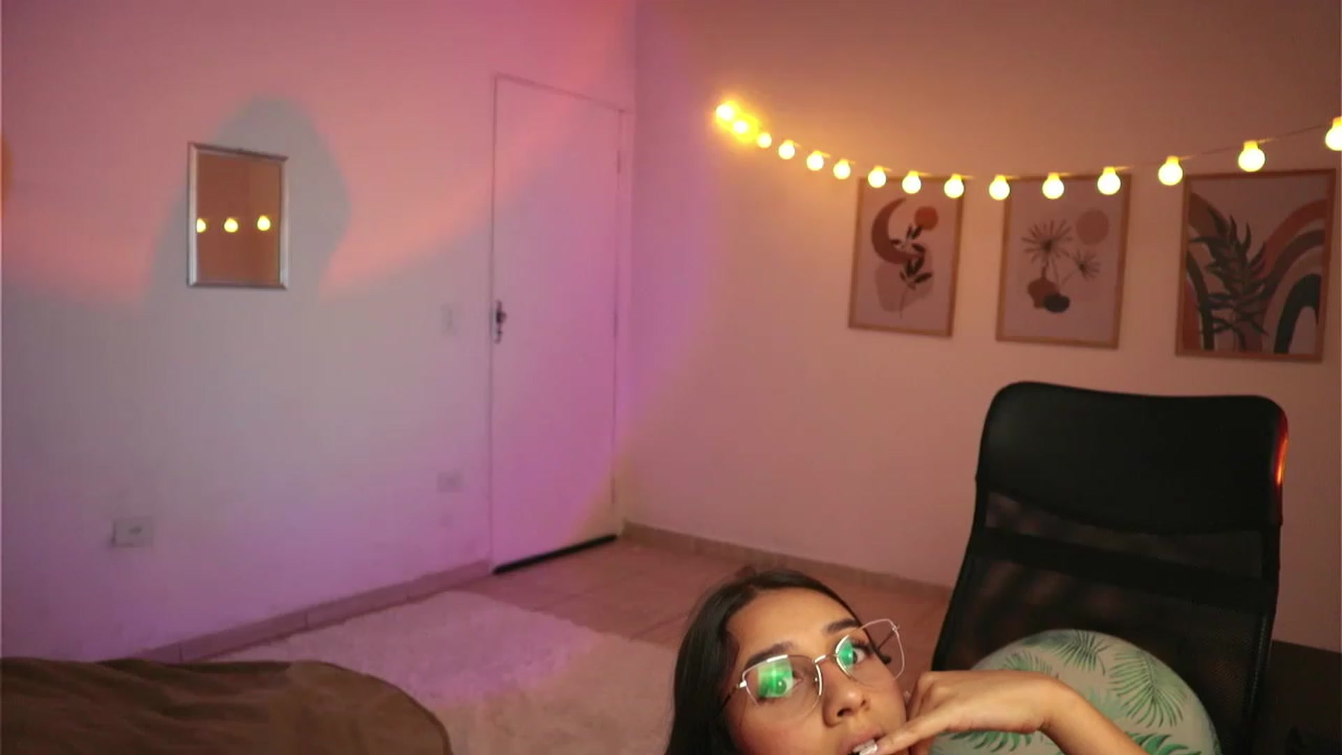 Gallery image thumbnail from yourboo_'s myfreecams stream on, 11/28/2022, 04:19 image 16 of 20