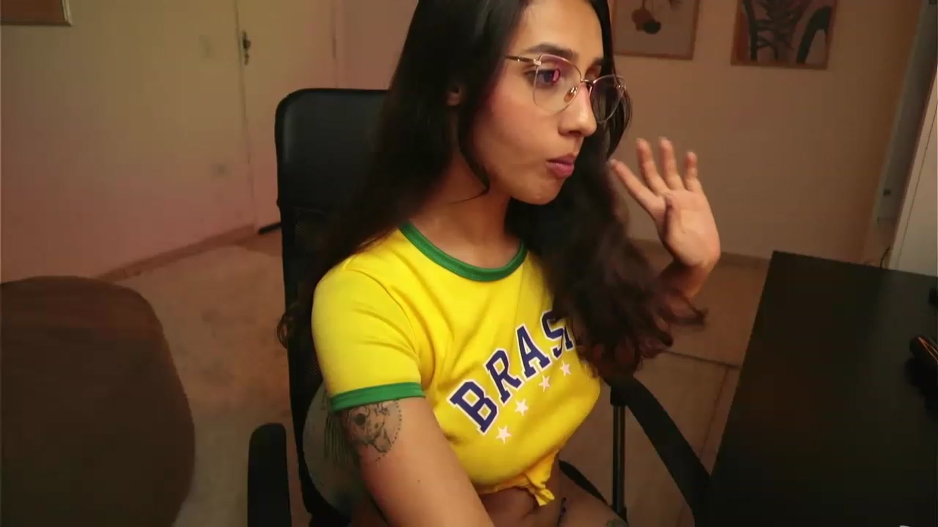 Gallery image thumbnail from yourboo_'s myfreecams stream on, 11/29/2022, 06:26 image 4 of 20