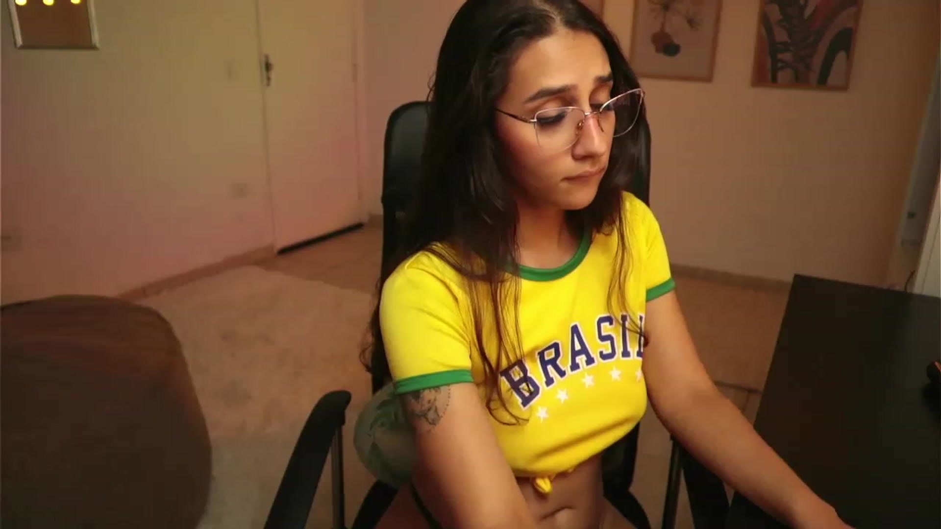Gallery image thumbnail from yourboo_'s myfreecams stream on, 11/29/2022, 06:38 image 4 of 20
