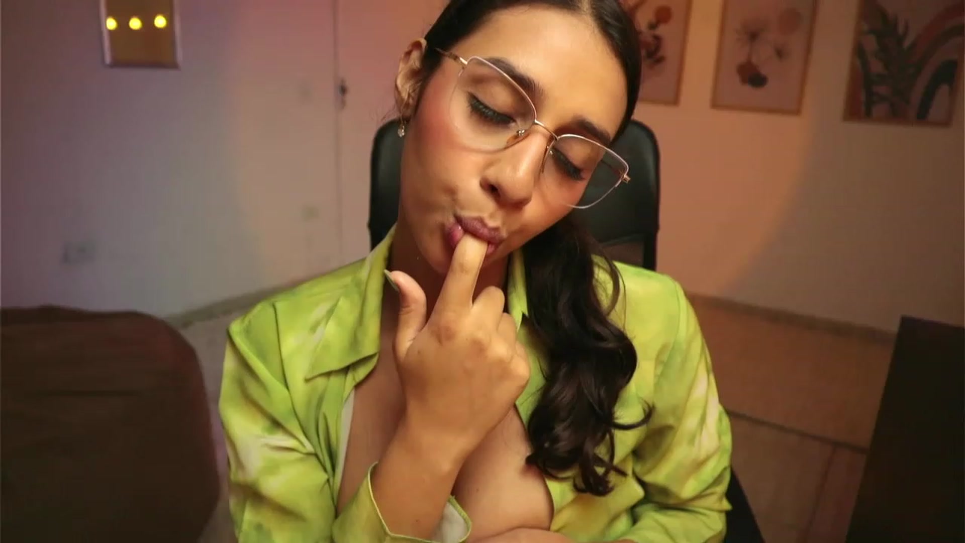 Gallery image thumbnail from yourboo_'s myfreecams stream on, 12/05/2022, 10:08 image 12 of 20