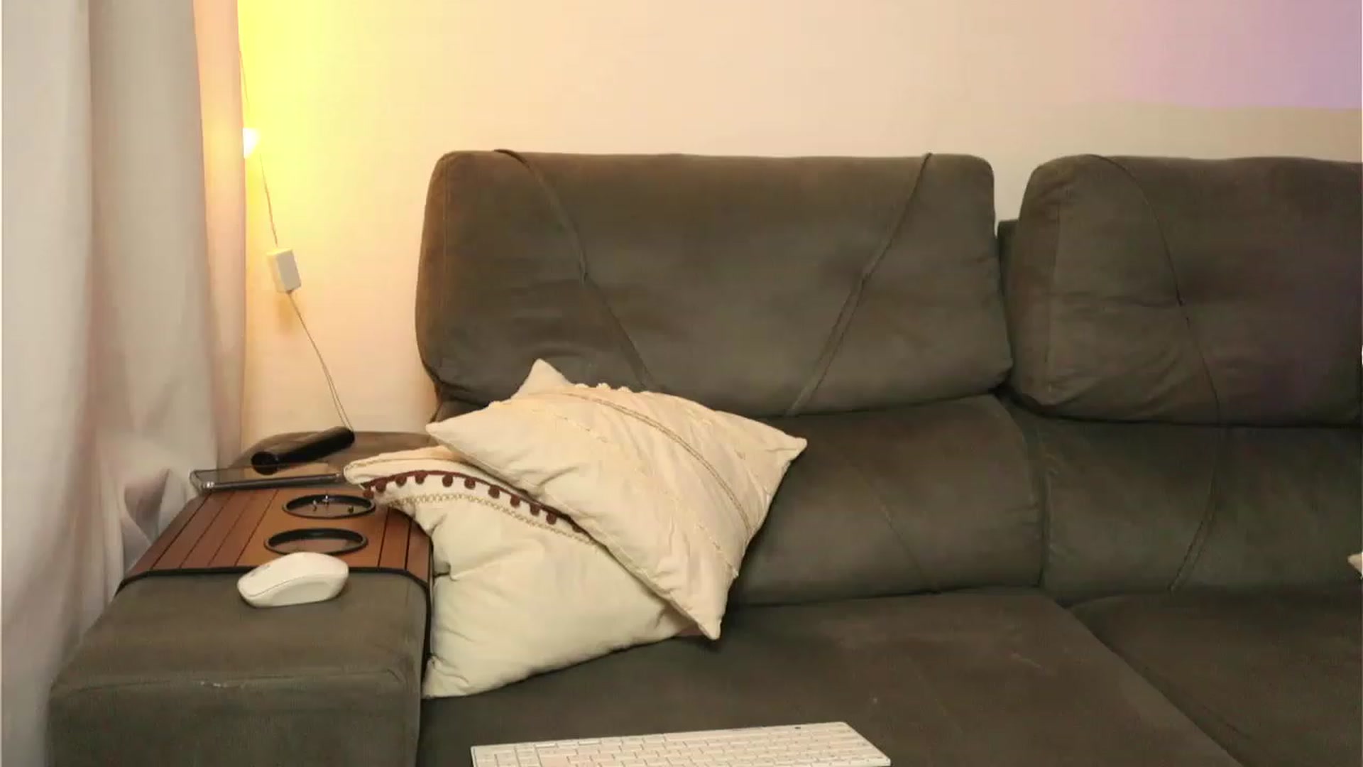 Gallery image thumbnail from yourboo_'s myfreecams stream on, 12/19/2022, 04:57 image 18 of 20