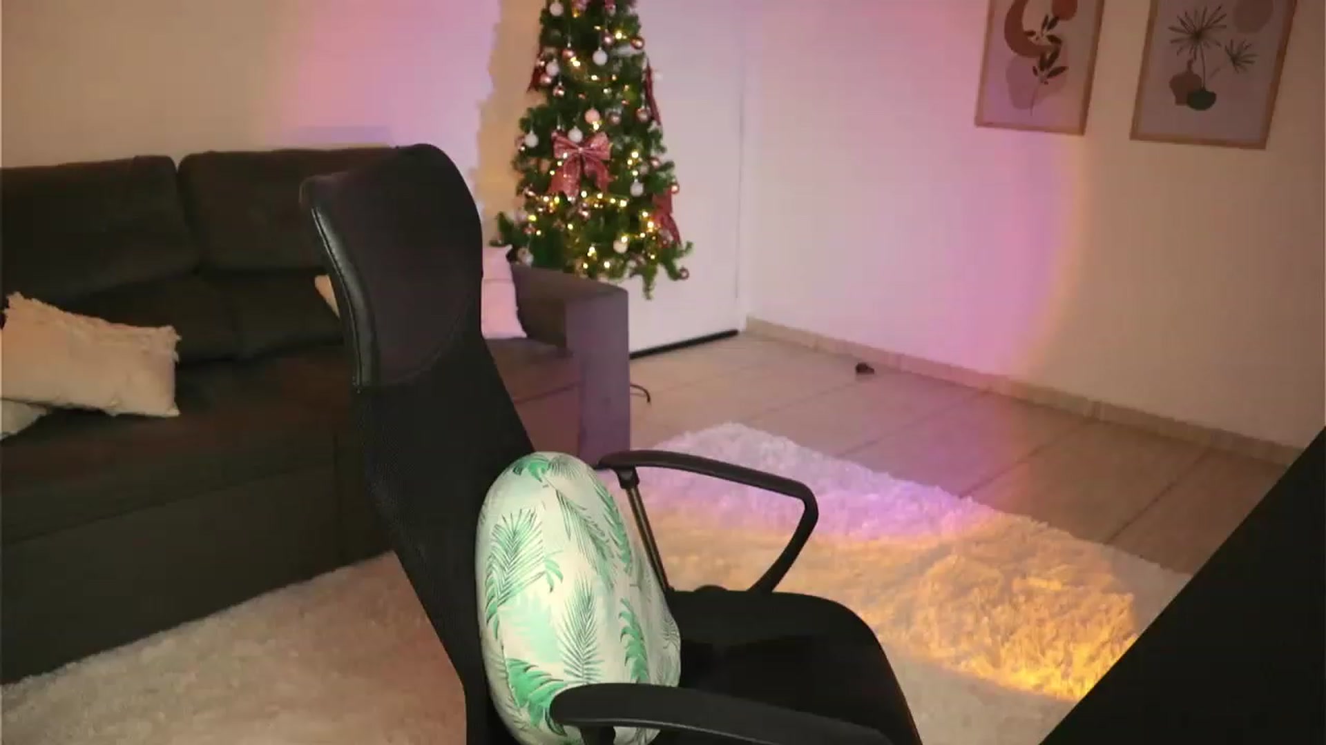 Gallery image thumbnail from yourboo_'s myfreecams stream on, 01/10/2023, 05:06 image 14 of 20