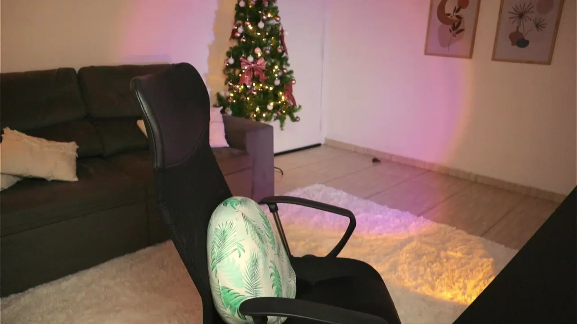 Gallery image thumbnail from yourboo_'s myfreecams stream on, 01/10/2023, 05:06 image 15 of 20
