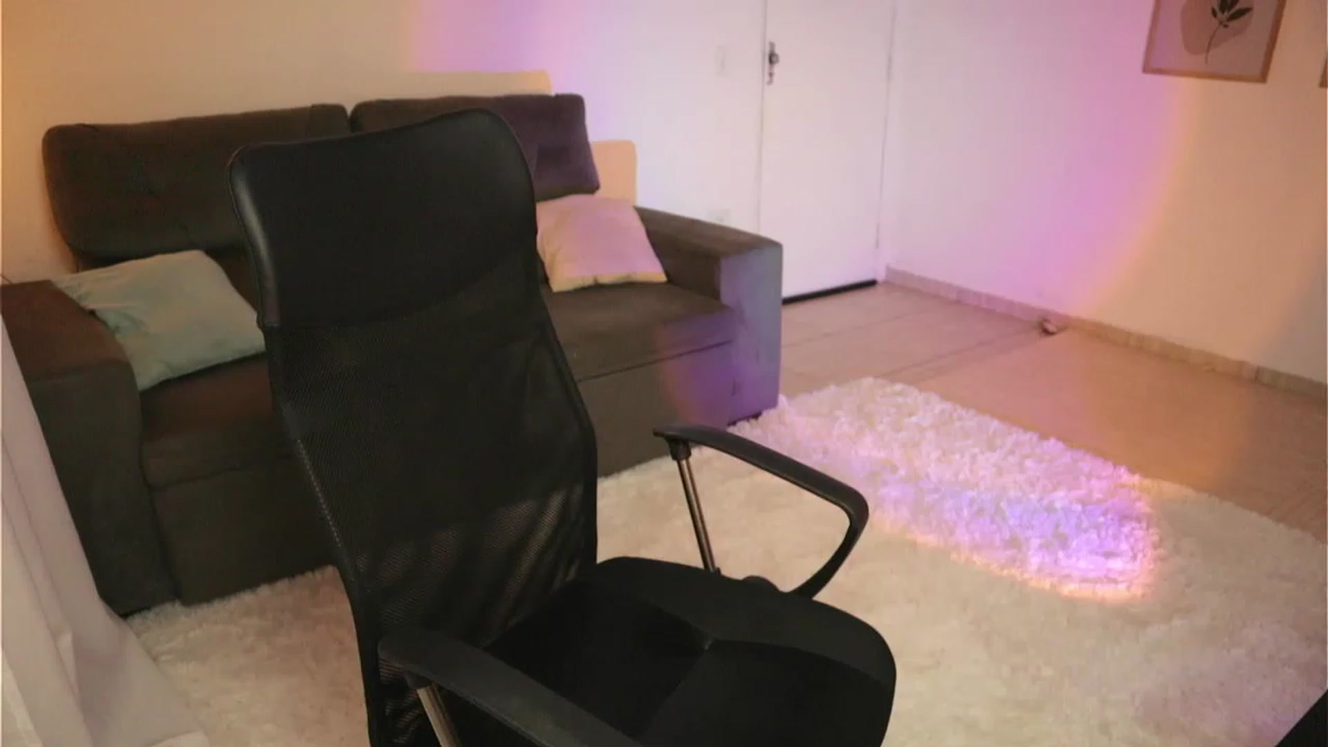 Gallery image thumbnail from yourboo_'s myfreecams stream on, 02/12/2023, 24:05 image 17 of 20