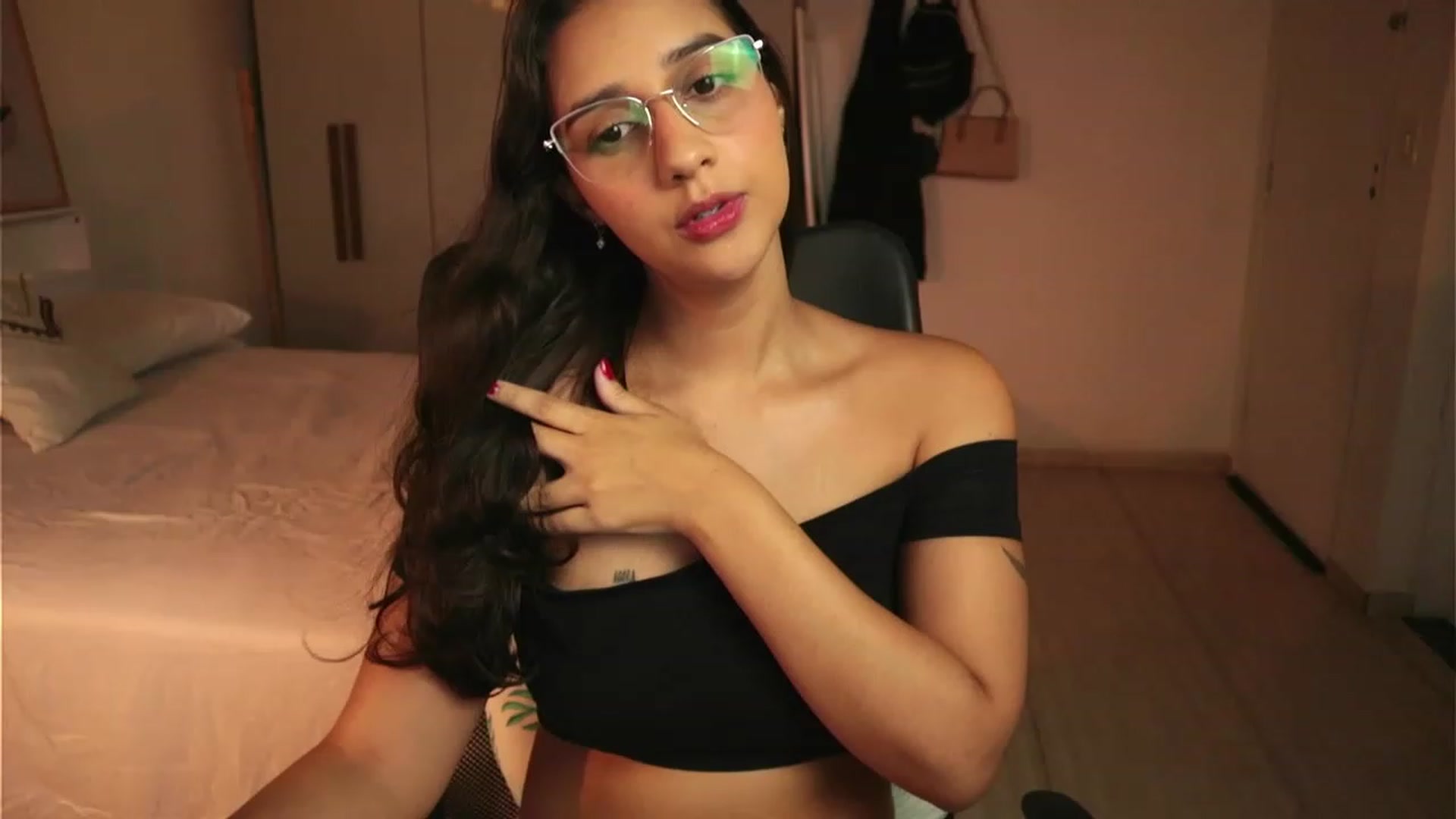 Gallery image thumbnail from yourboo_'s myfreecams stream on, 03/27/2023, 24:01 image 6 of 20
