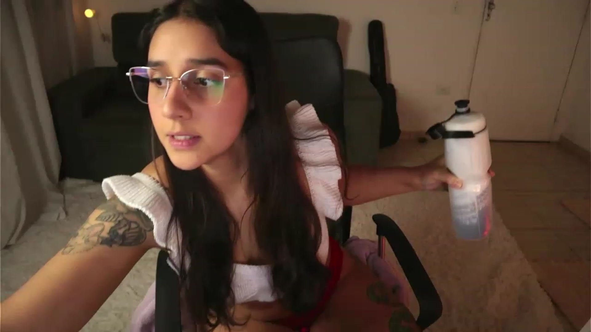 Gallery image thumbnail from yourboo_'s myfreecams stream on, 06/23/2023, 06:42 image 6 of 20