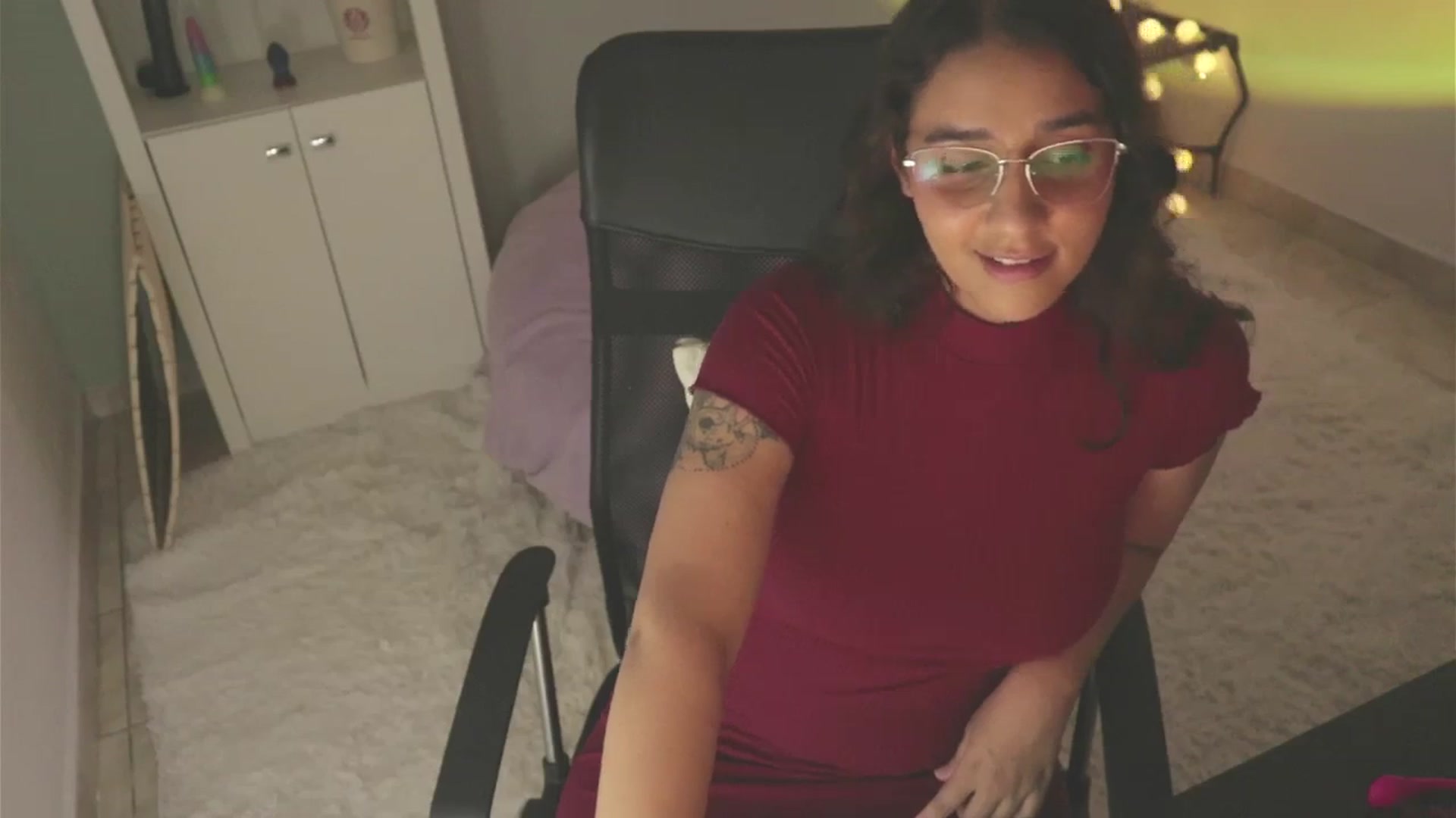 Gallery image thumbnail from yourboo_'s myfreecams stream on, 03/20/2024, 07:43 image 7 of 20