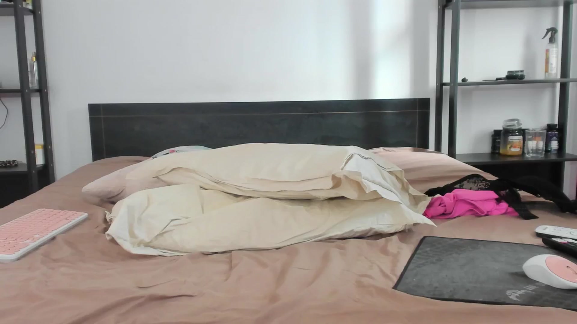Gallery image thumbnail from yourbustygirl's myfreecams stream on, 08/26/2024, 08:25 image 5 of 20