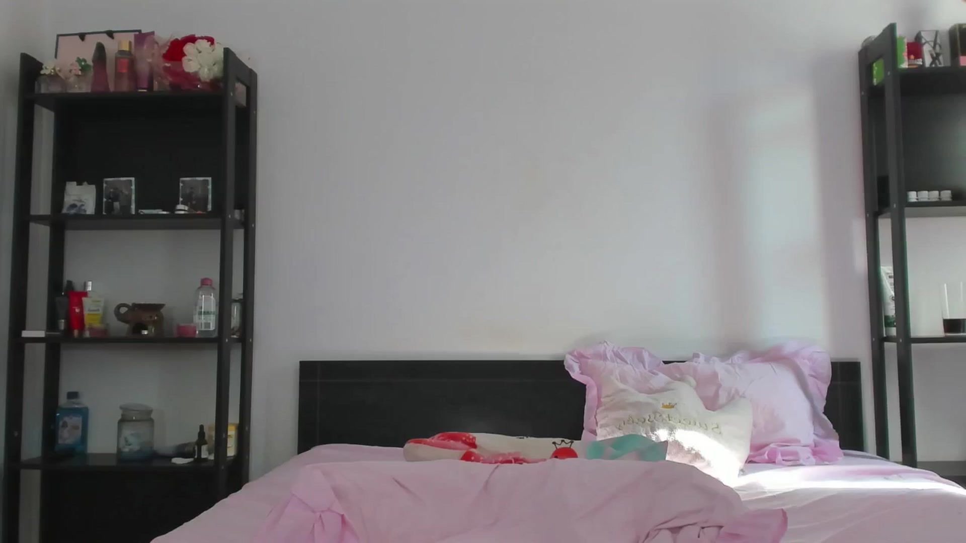 Gallery image thumbnail from yourbustygirl's myfreecams stream on, 10/23/2024, 09:36 image 17 of 20