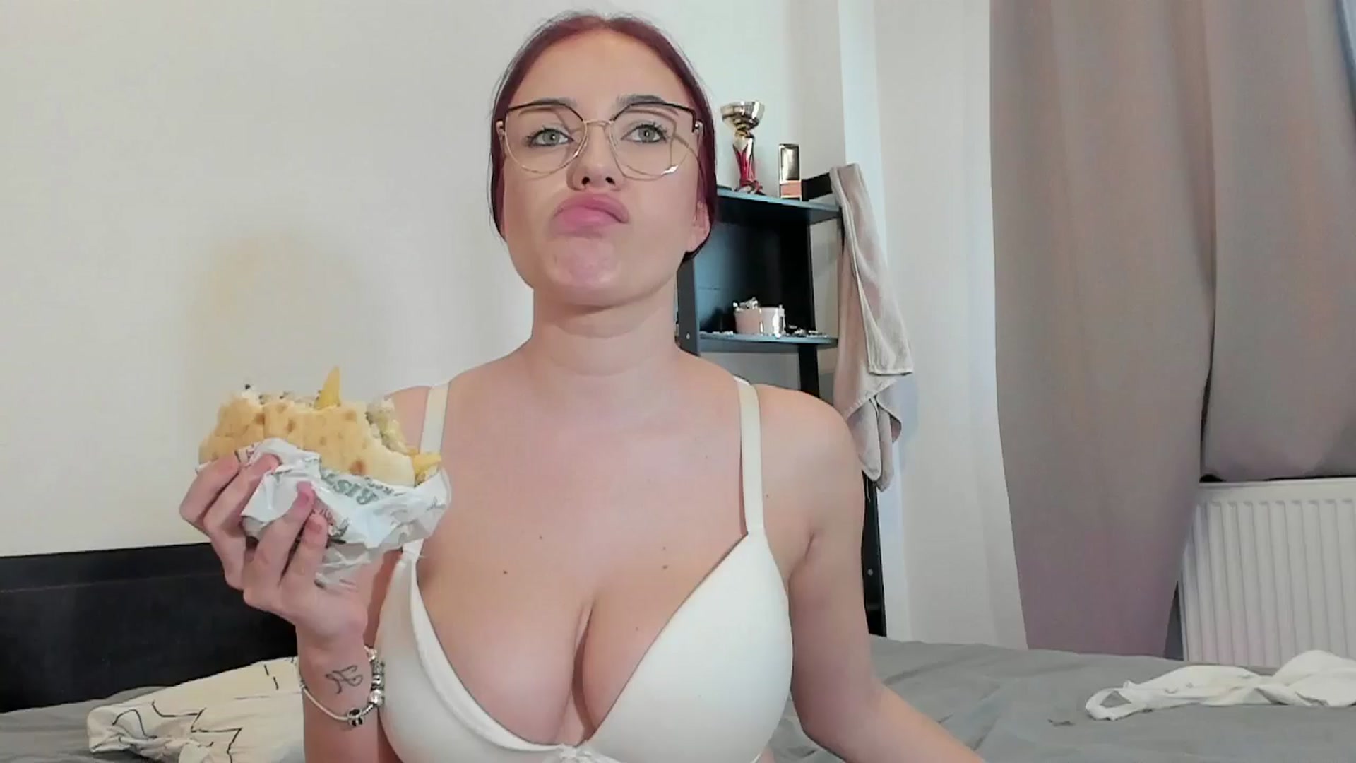 Gallery image thumbnail from yourbustygirl's myfreecams stream on, 03/02/2025, 10:53 image 16 of 20