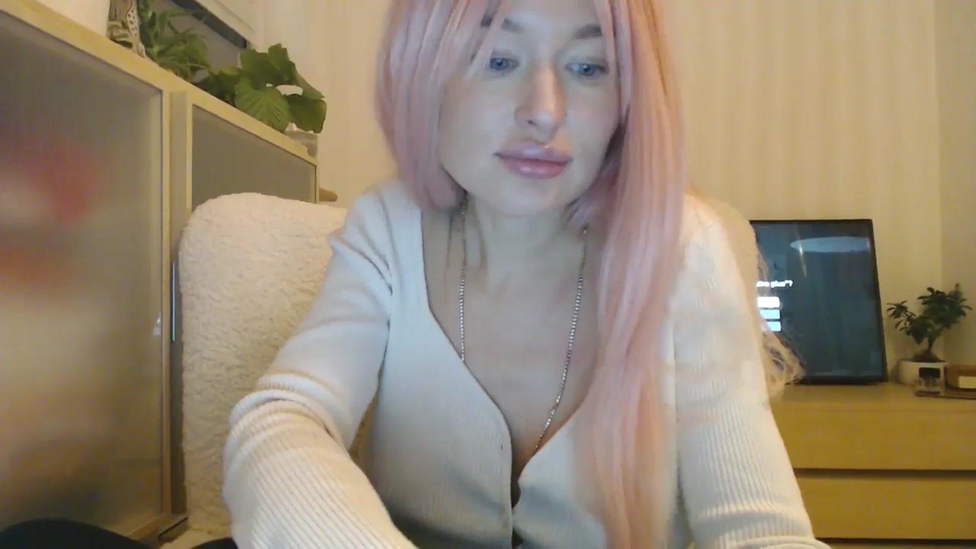Gallery image thumbnail from yourcammodelx's myfreecams stream on, 02/17/2025, 21:11 image 10 of 20