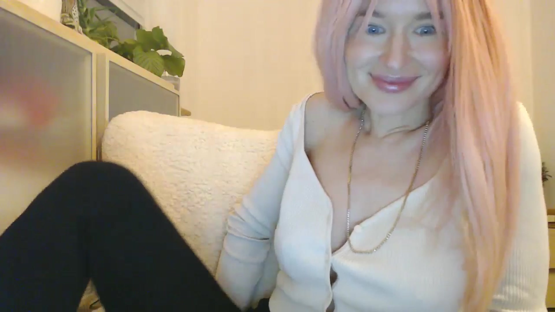 Gallery image thumbnail from yourcammodelx's myfreecams stream on, 02/17/2025, 21:11 image 13 of 20