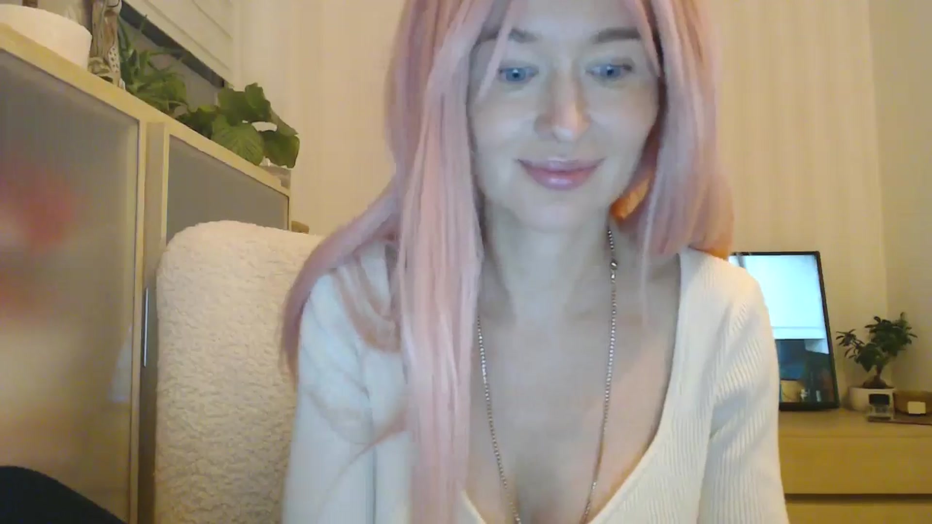 Gallery image thumbnail from yourcammodelx's myfreecams stream on, 02/17/2025, 21:11 image 2 of 20