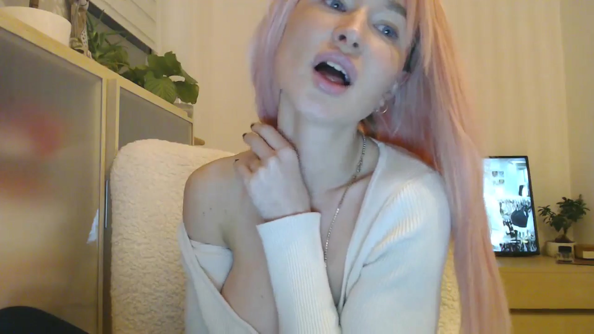 Gallery image thumbnail from yourcammodelx's myfreecams stream on, 02/17/2025, 21:11 image 16 of 20