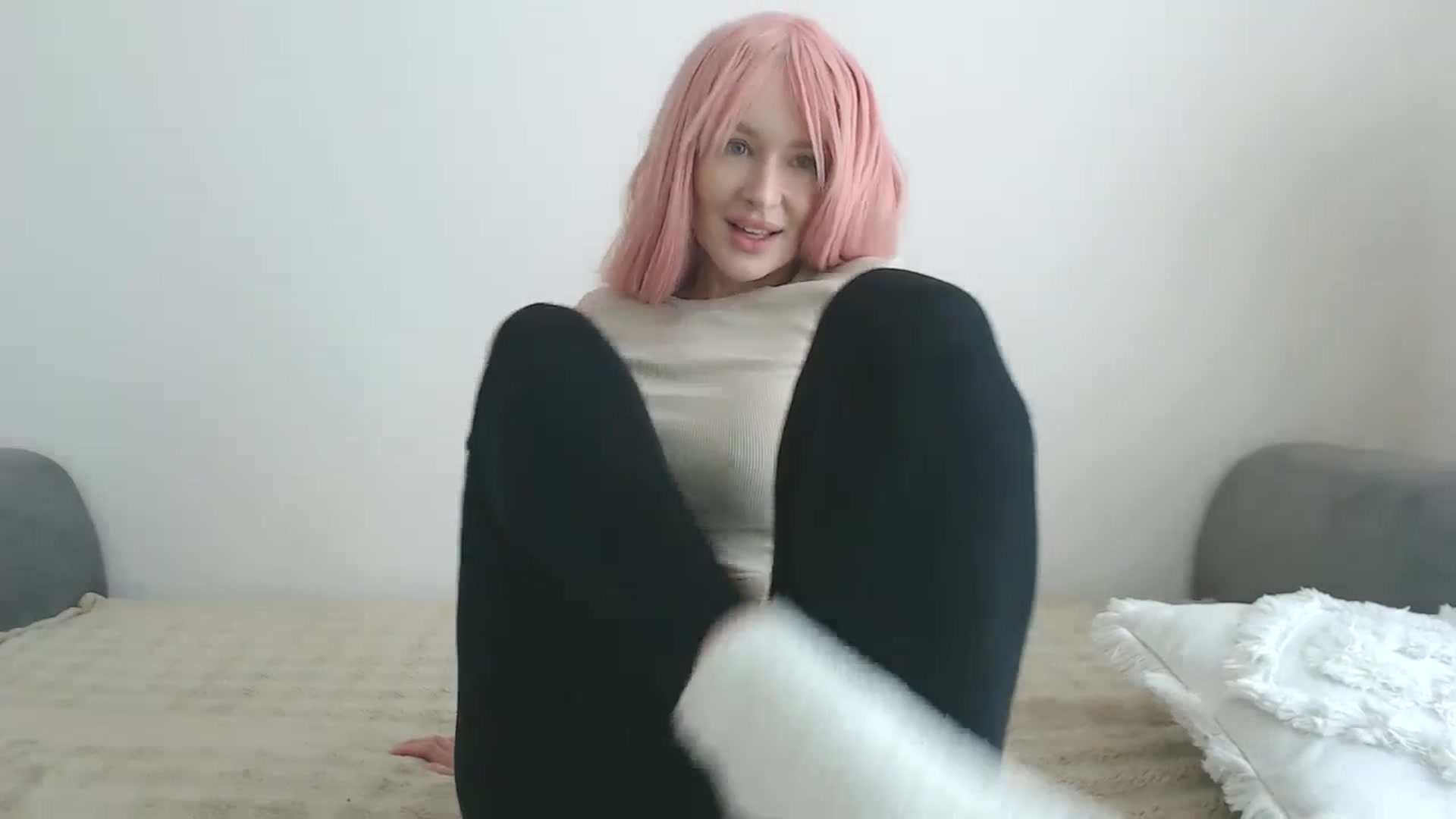 Gallery image thumbnail from yourcammodelx's myfreecams stream on, 03/30/2025, 12:25 image 17 of 20