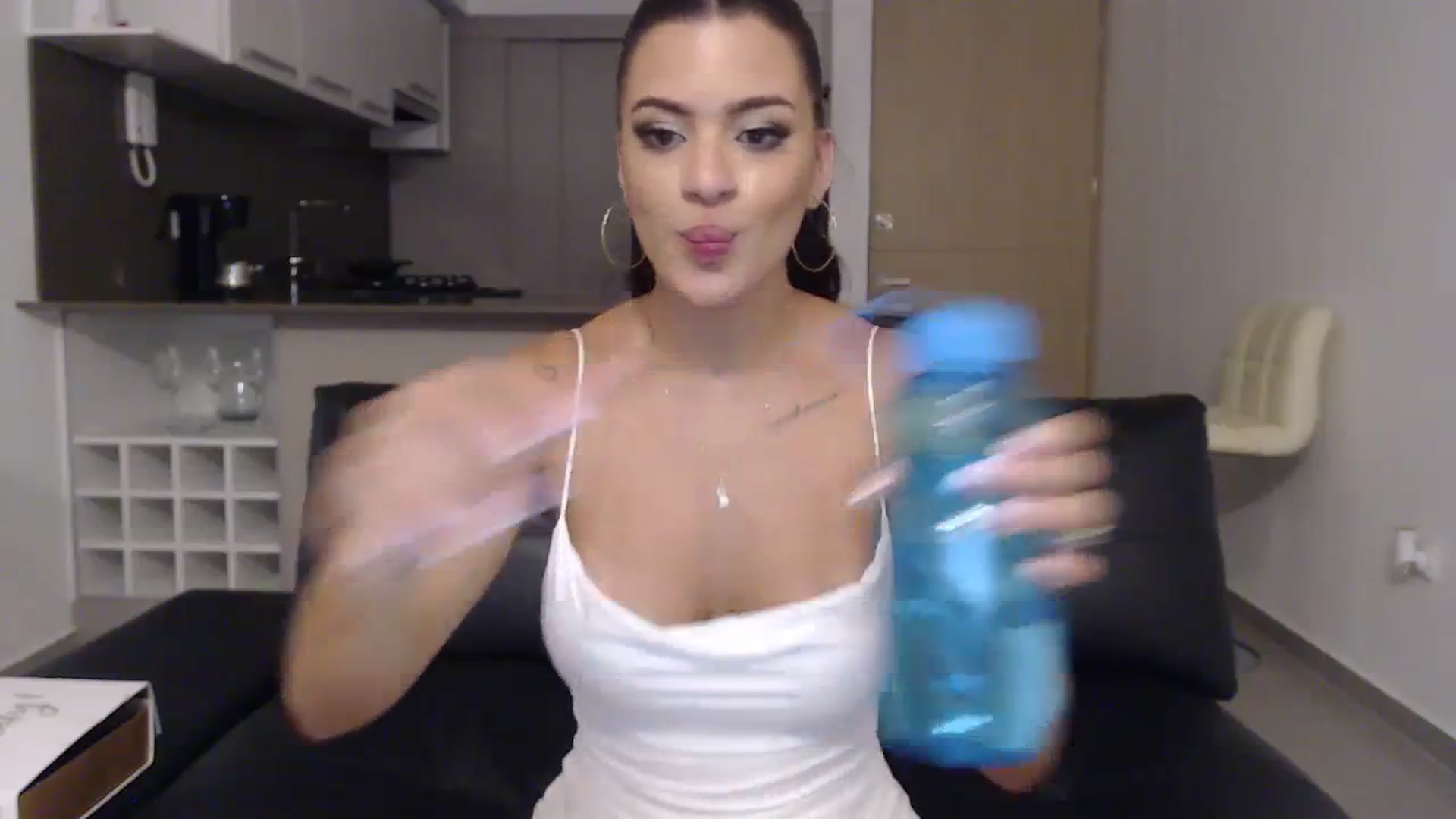 Gallery image thumbnail from yourmermaid_'s myfreecams stream on, 08/24/2023, 09:30 image 3 of 20