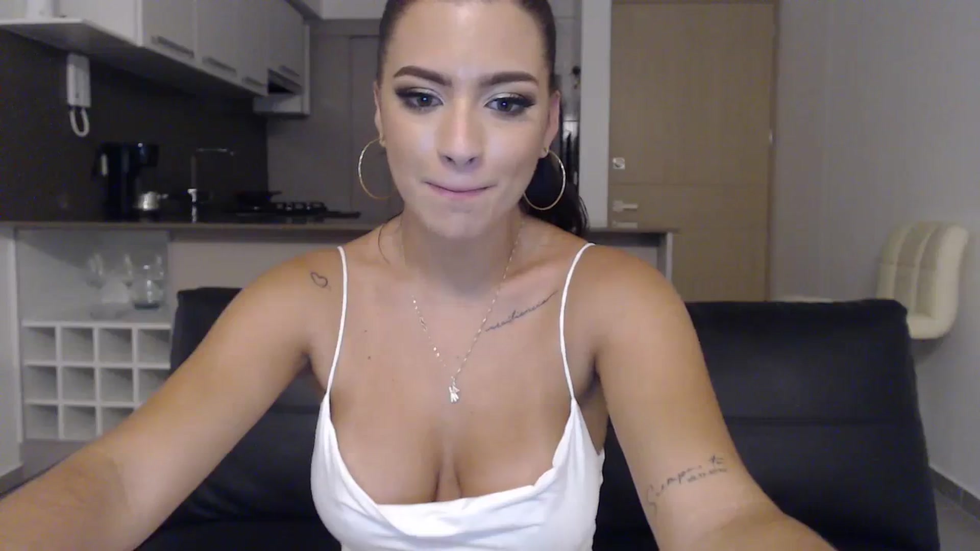 Gallery image thumbnail from yourmermaid_'s myfreecams stream on, 08/24/2023, 09:30 image 5 of 20