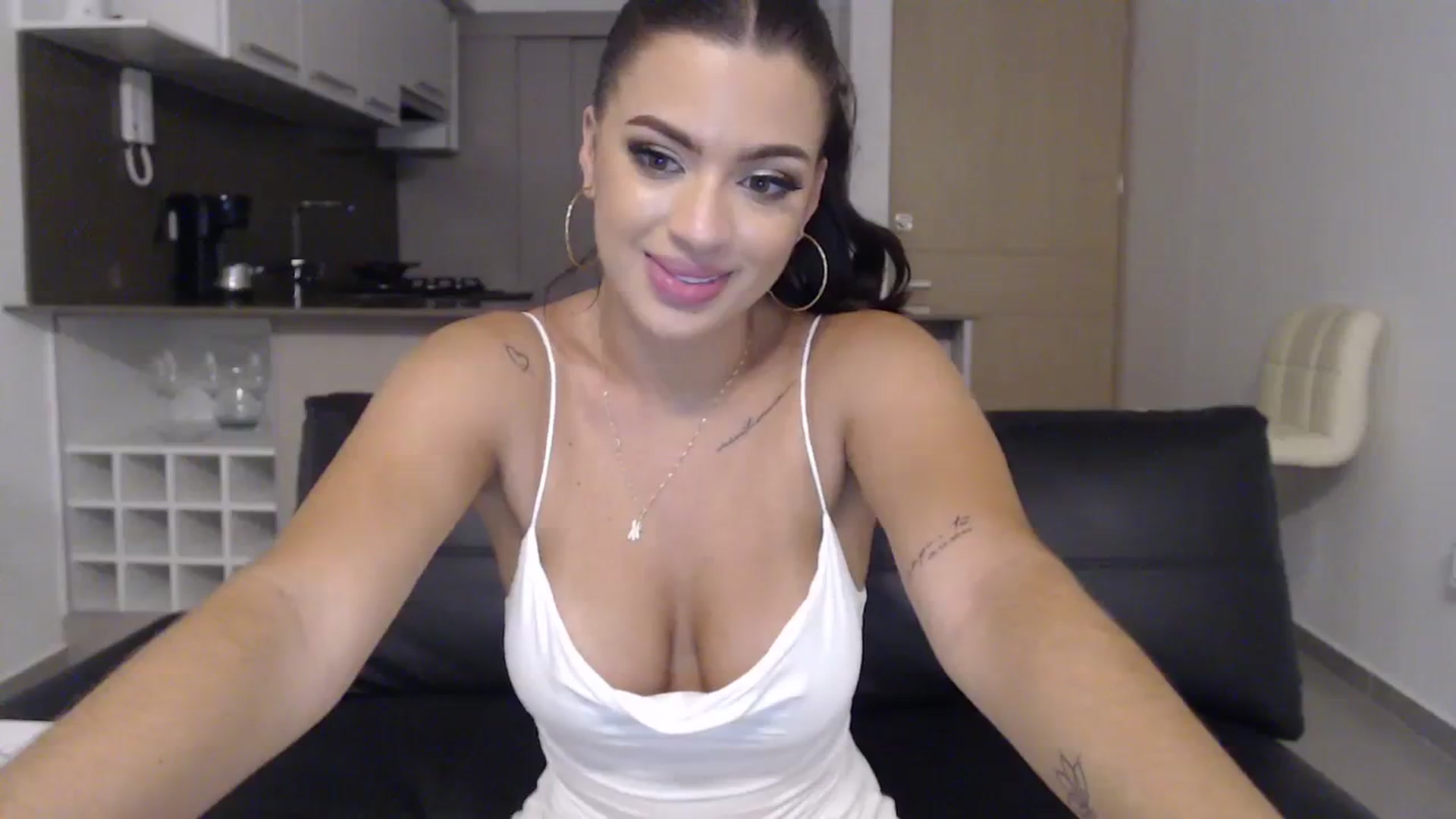 Gallery image thumbnail from yourmermaid_'s myfreecams stream on, 08/24/2023, 09:30 image 4 of 20