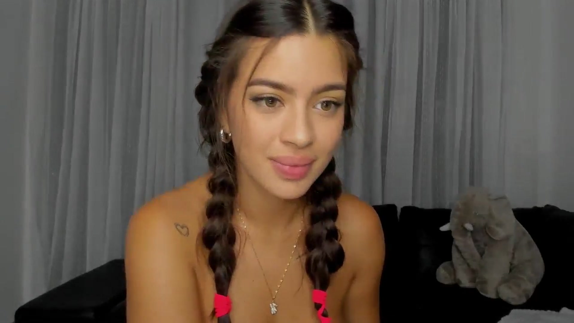 Gallery image thumbnail from yourmermaid_'s myfreecams stream on, 10/03/2024, 08:55 image 12 of 20