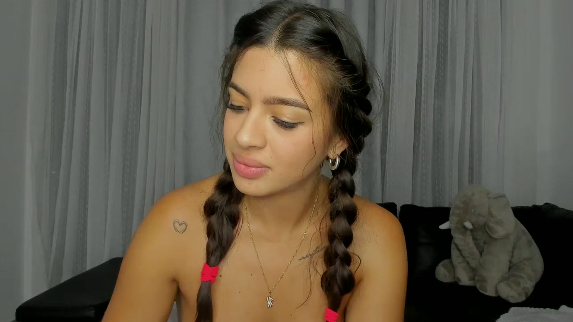 Gallery image thumbnail from yourmermaid_'s myfreecams stream on, 10/03/2024, 08:55 image 13 of 20
