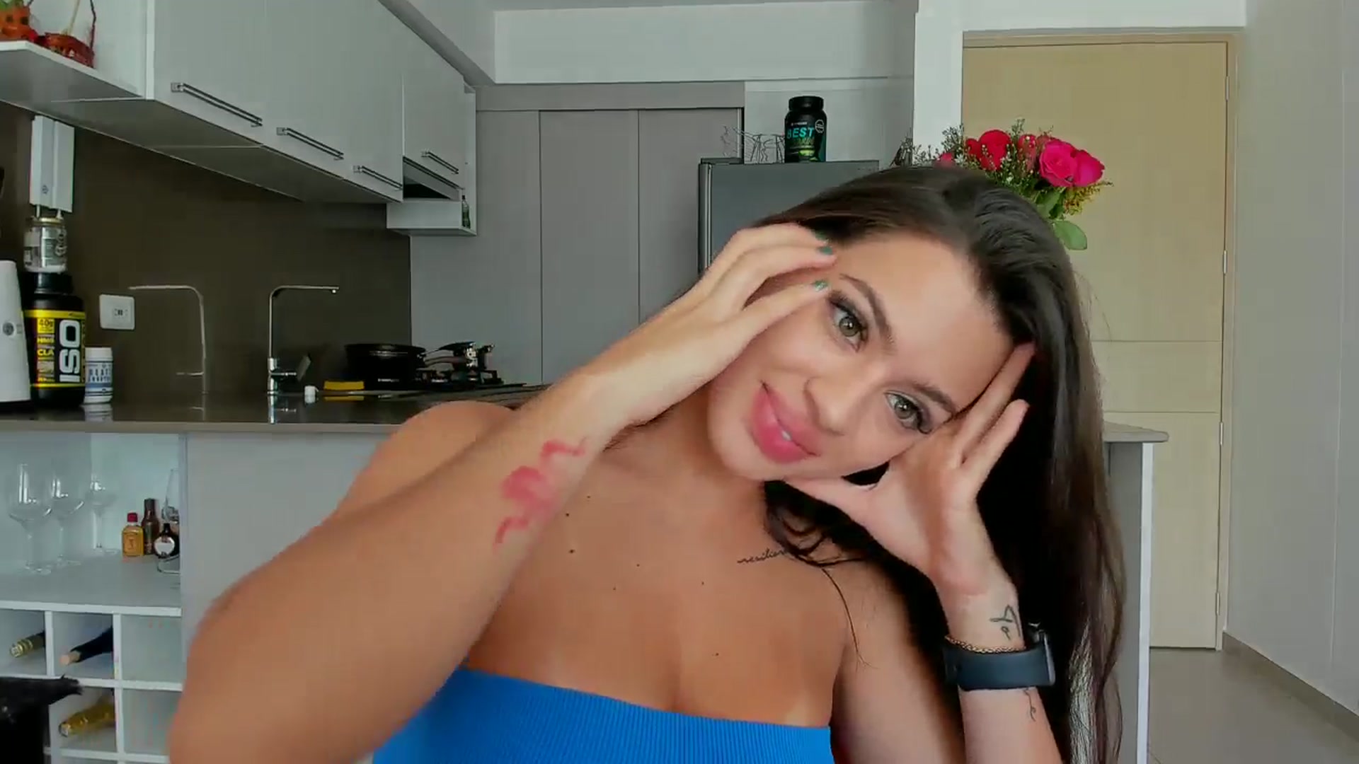 Gallery image thumbnail from yourmermaid_'s myfreecams stream on, 11/15/2024, 15:15 image 8 of 20