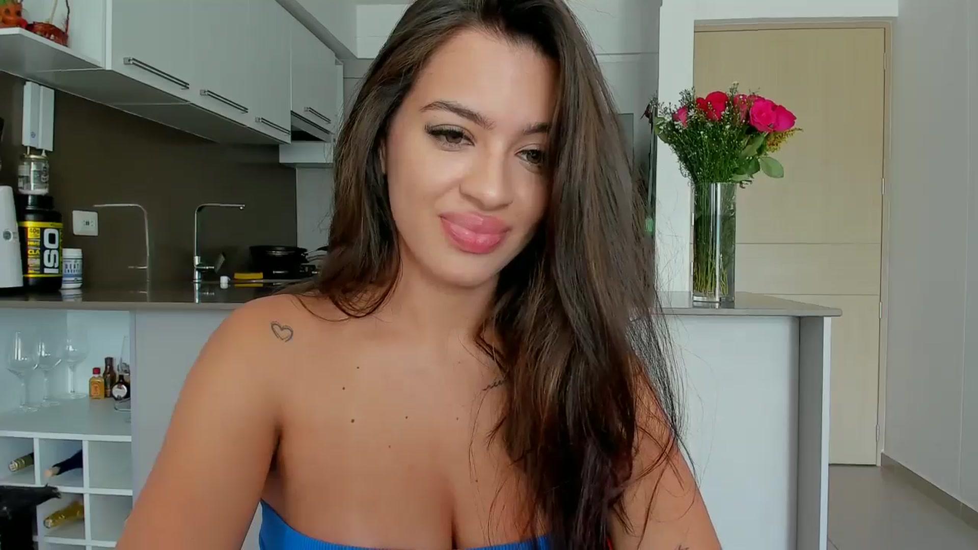Gallery image thumbnail from yourmermaid_'s myfreecams stream on, 11/15/2024, 15:15 image 11 of 20
