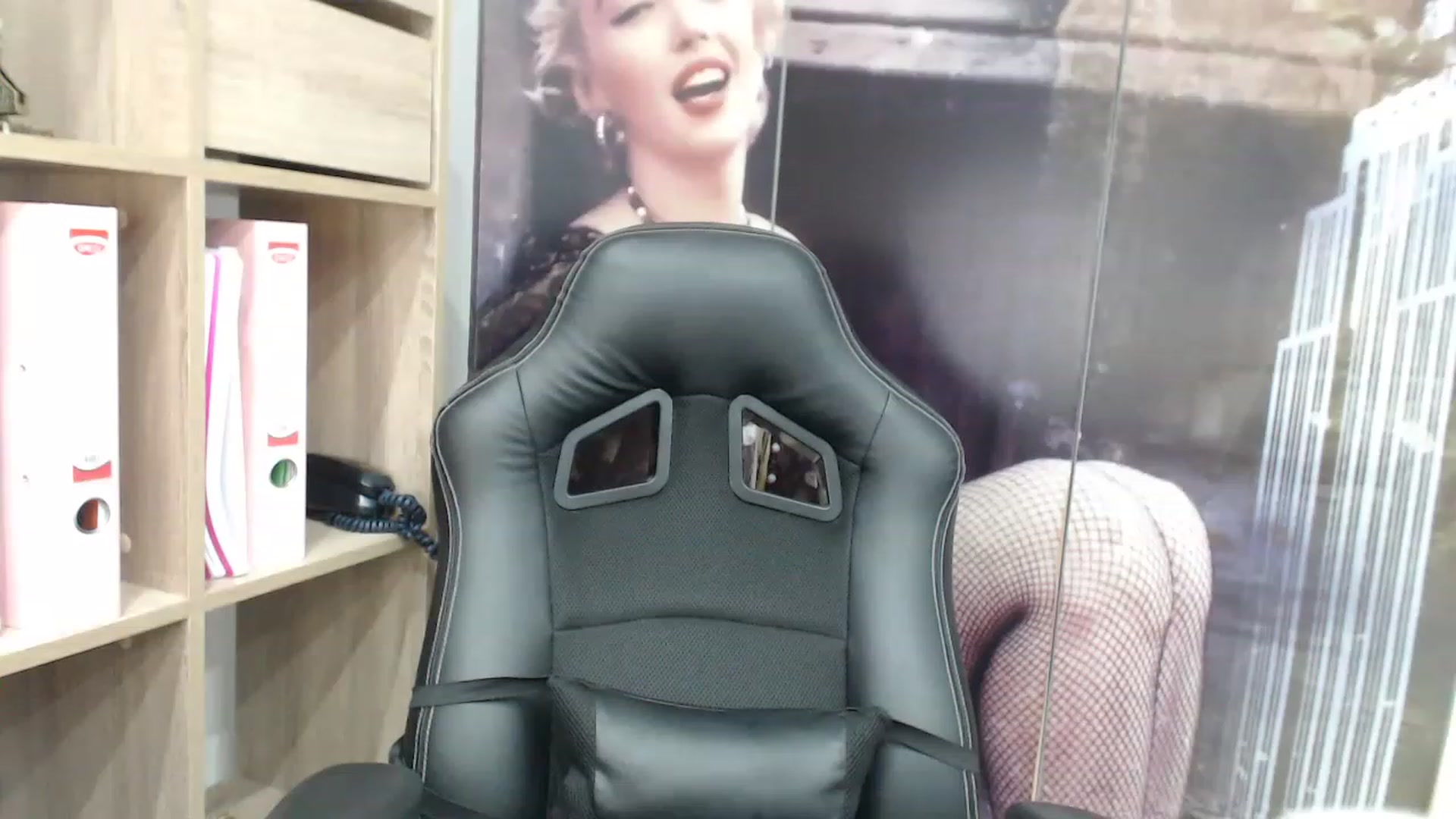 Gallery image thumbnail from yourstepmomy's myfreecams stream on, 11/16/2022, 21:27 image 12 of 20