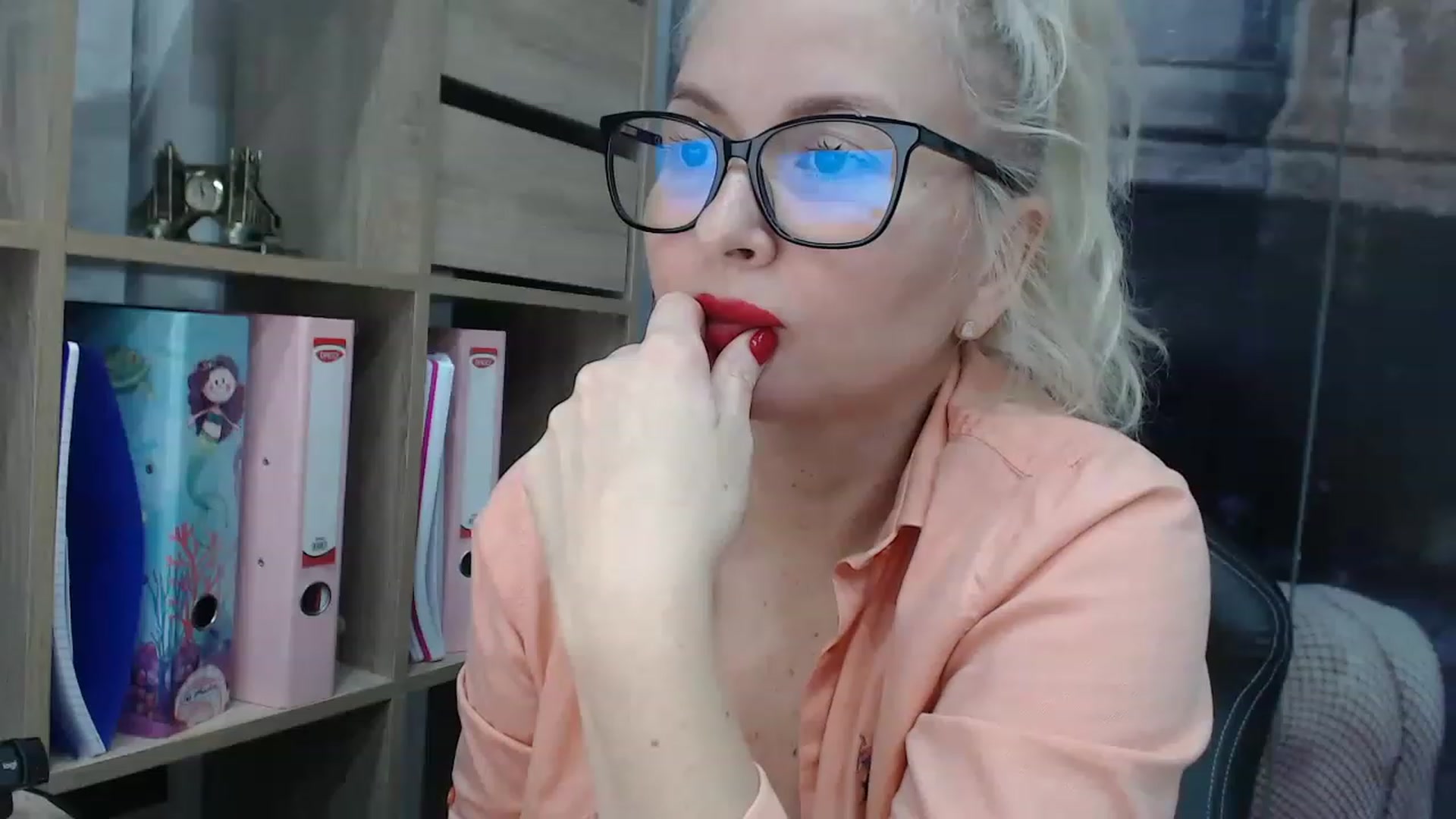 Gallery image thumbnail from yourstepmomy's myfreecams stream on, 11/16/2022, 21:27 image 20 of 20