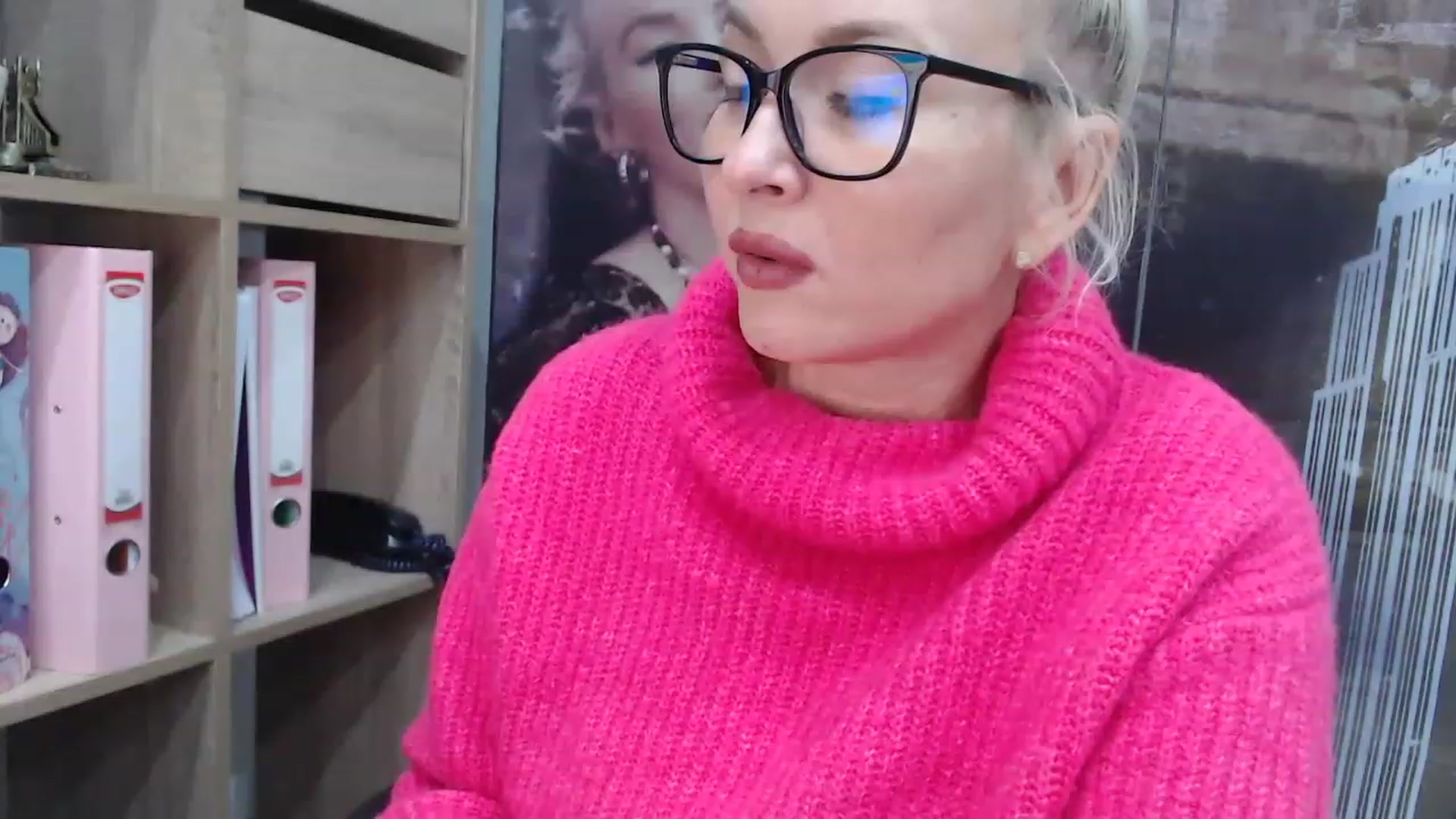 Gallery image thumbnail from yourstepmomy's myfreecams stream on, 11/20/2022, 22:27 image 7 of 20
