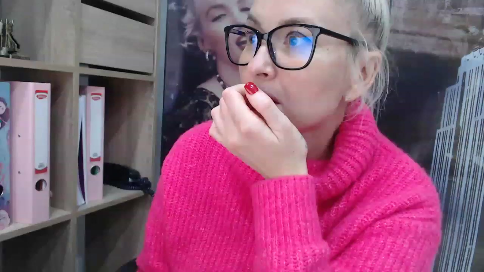 Gallery image thumbnail from yourstepmomy's myfreecams stream on, 11/20/2022, 22:27 image 11 of 20