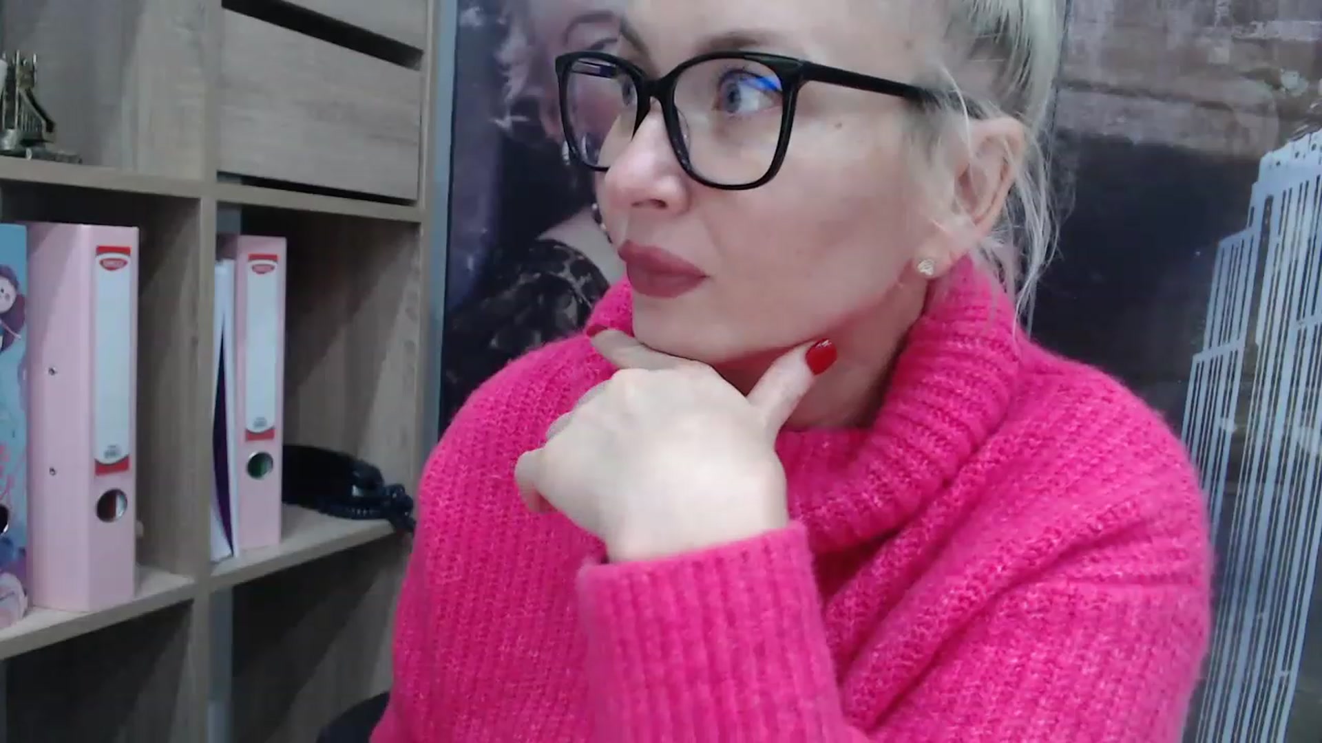 Gallery image thumbnail from yourstepmomy's myfreecams stream on, 11/20/2022, 22:27 image 12 of 20